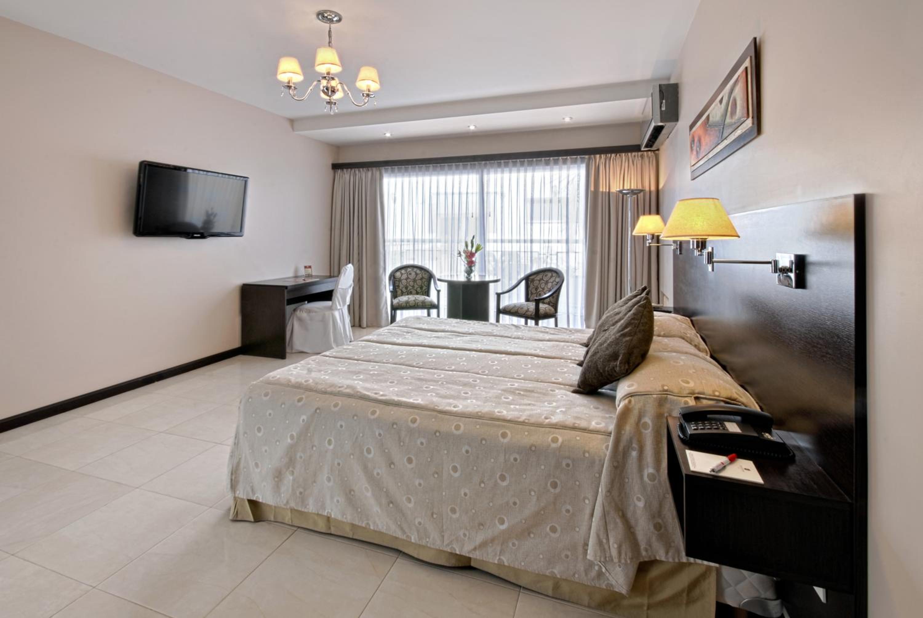 Deluxe Suite photo 2