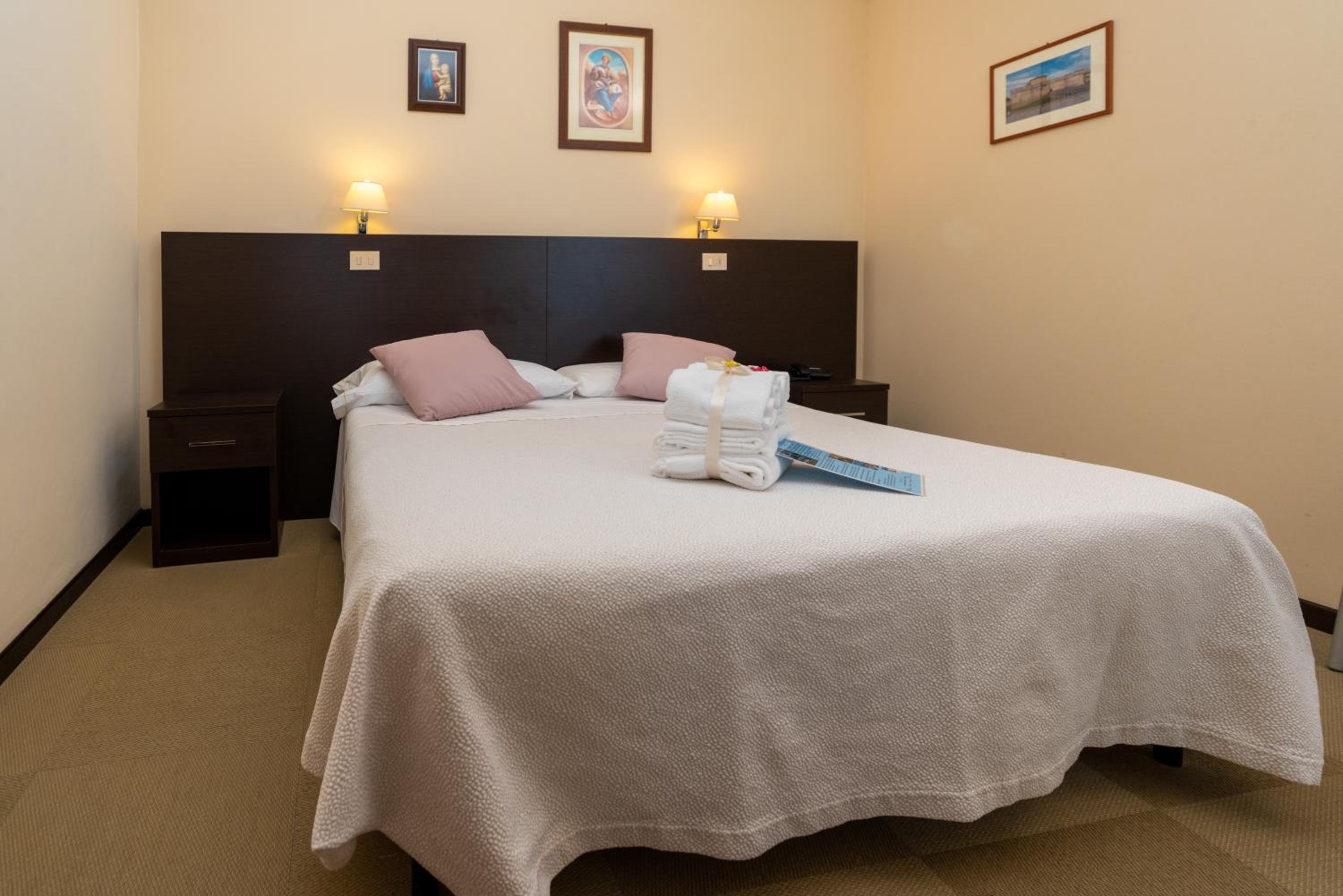 Double Room - Photo 3