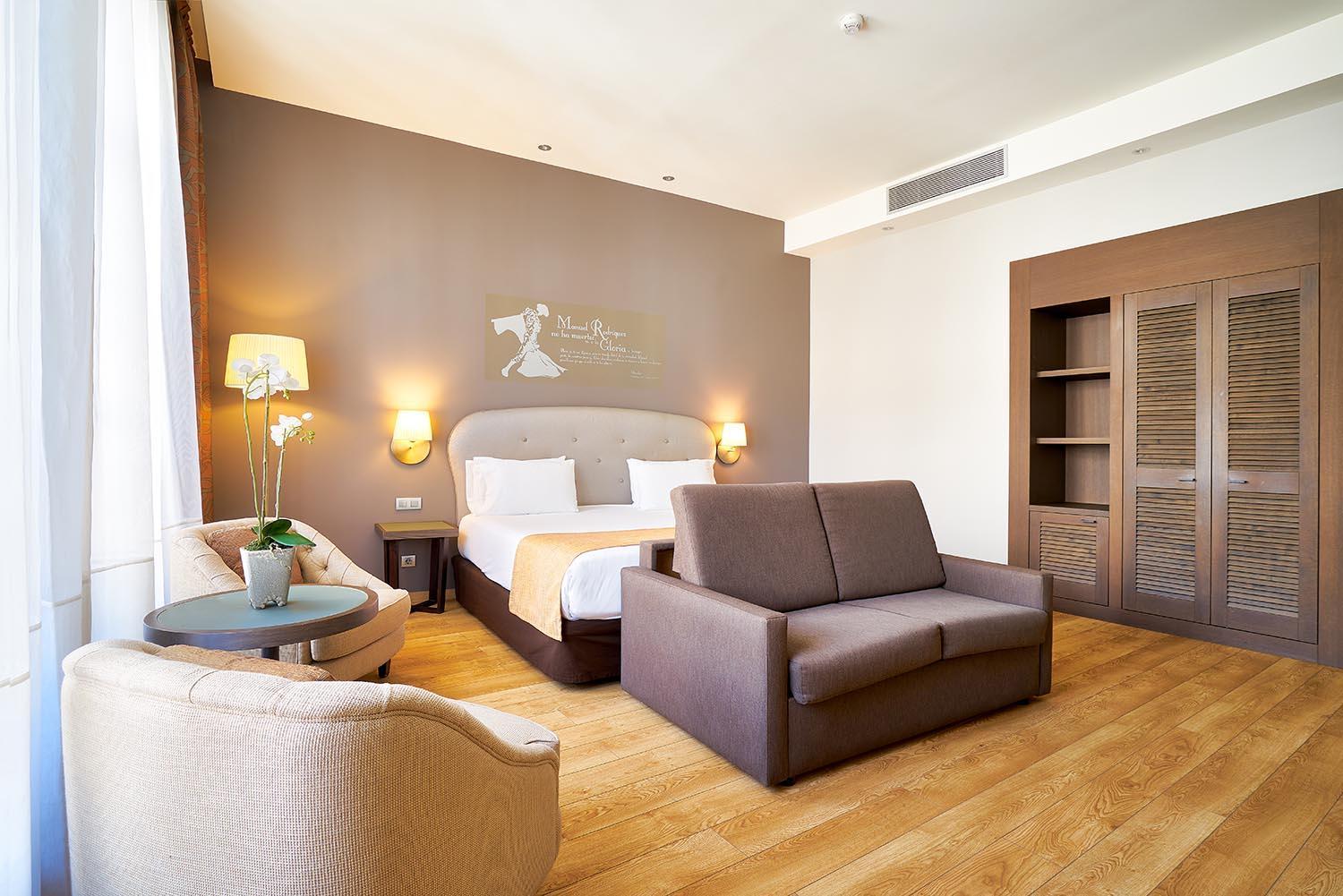 Double Room with Extra Bed - Photo 1