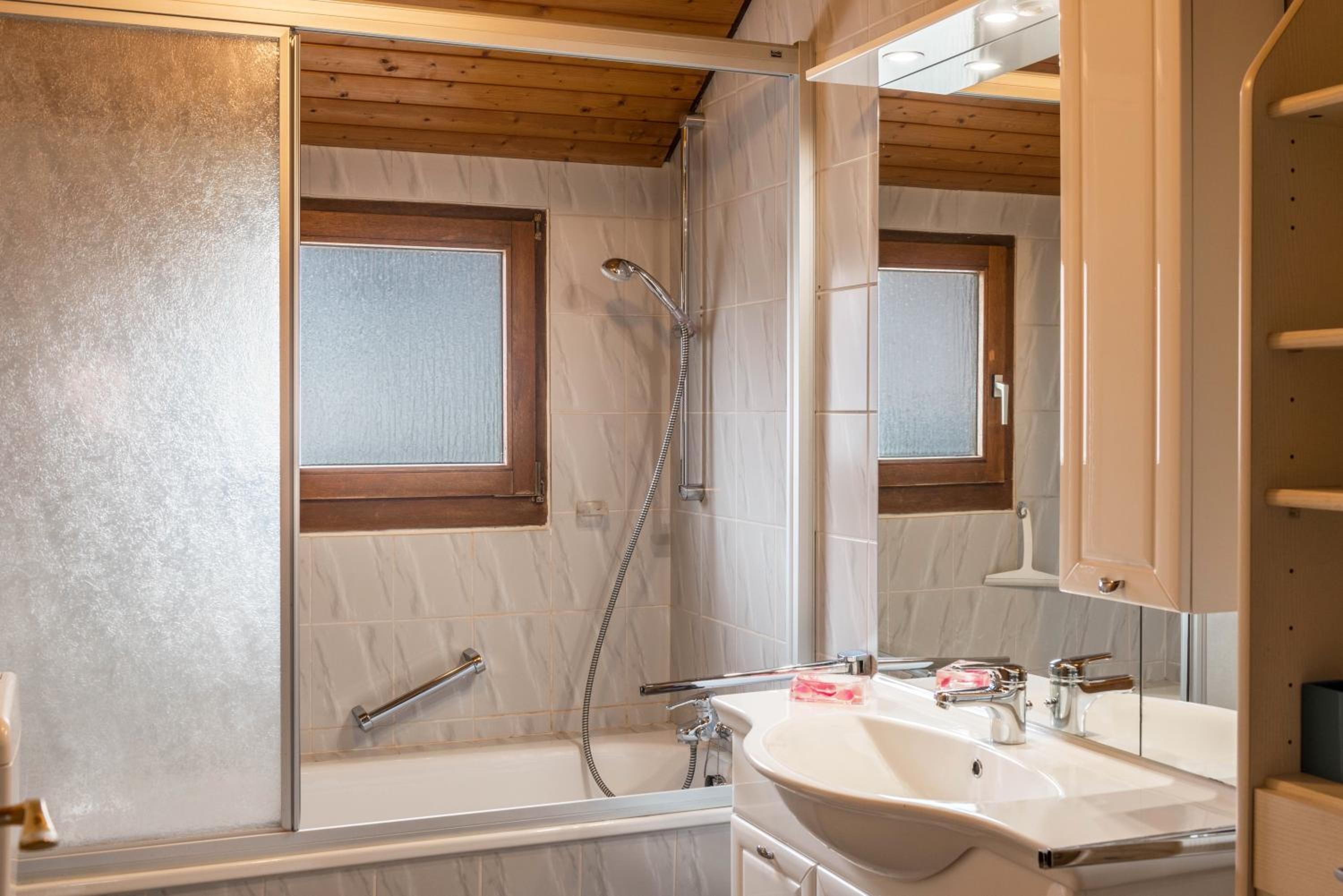 Superior One-Bedroom Apartment - Photo 24