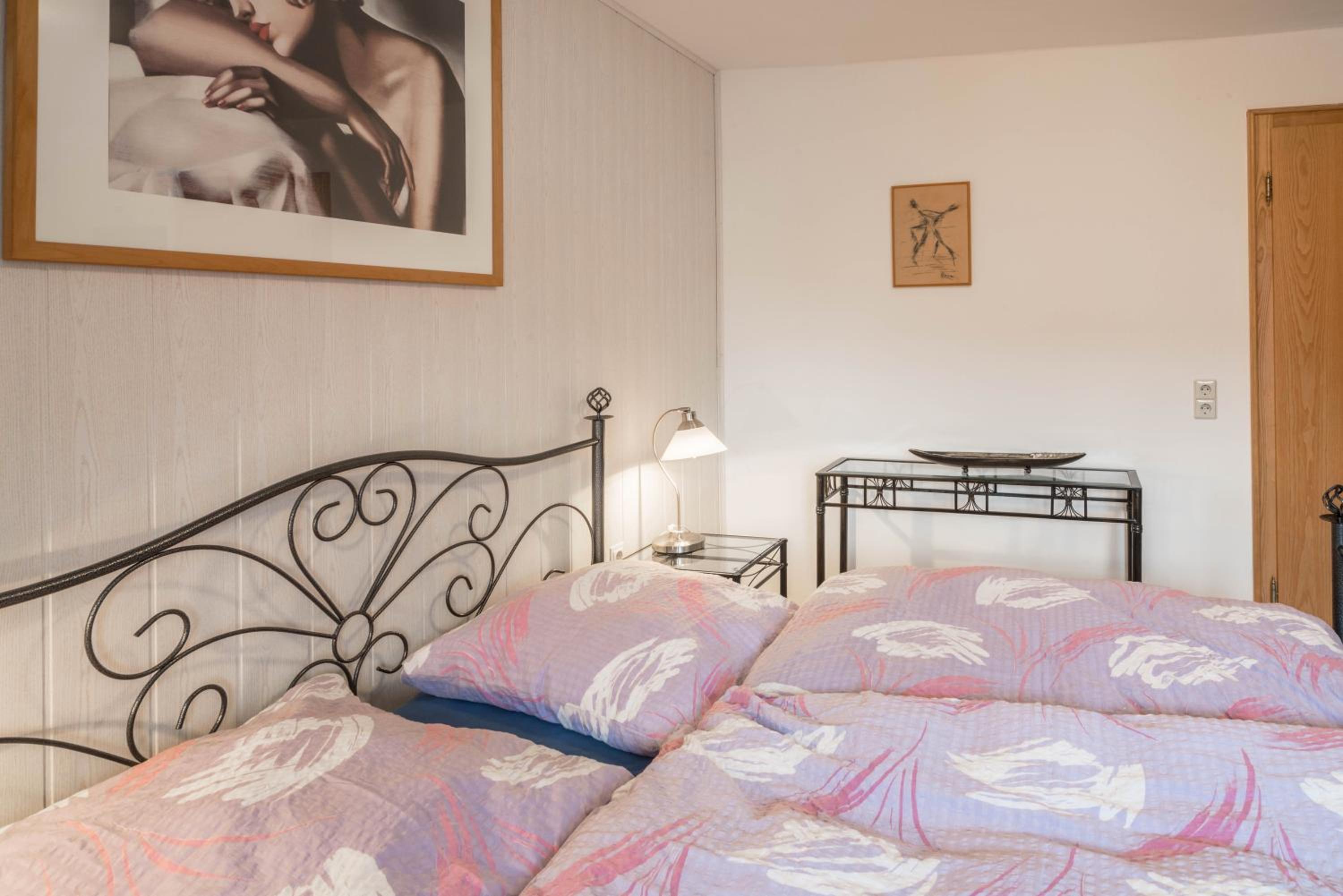 Superior One-Bedroom Apartment - Photo 18