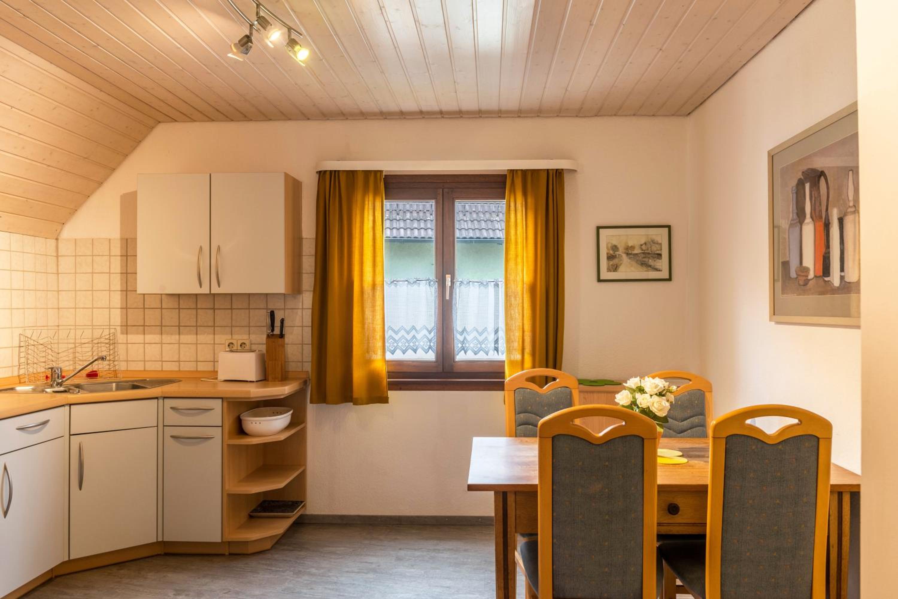 Superior One-Bedroom Apartment - Photo 6