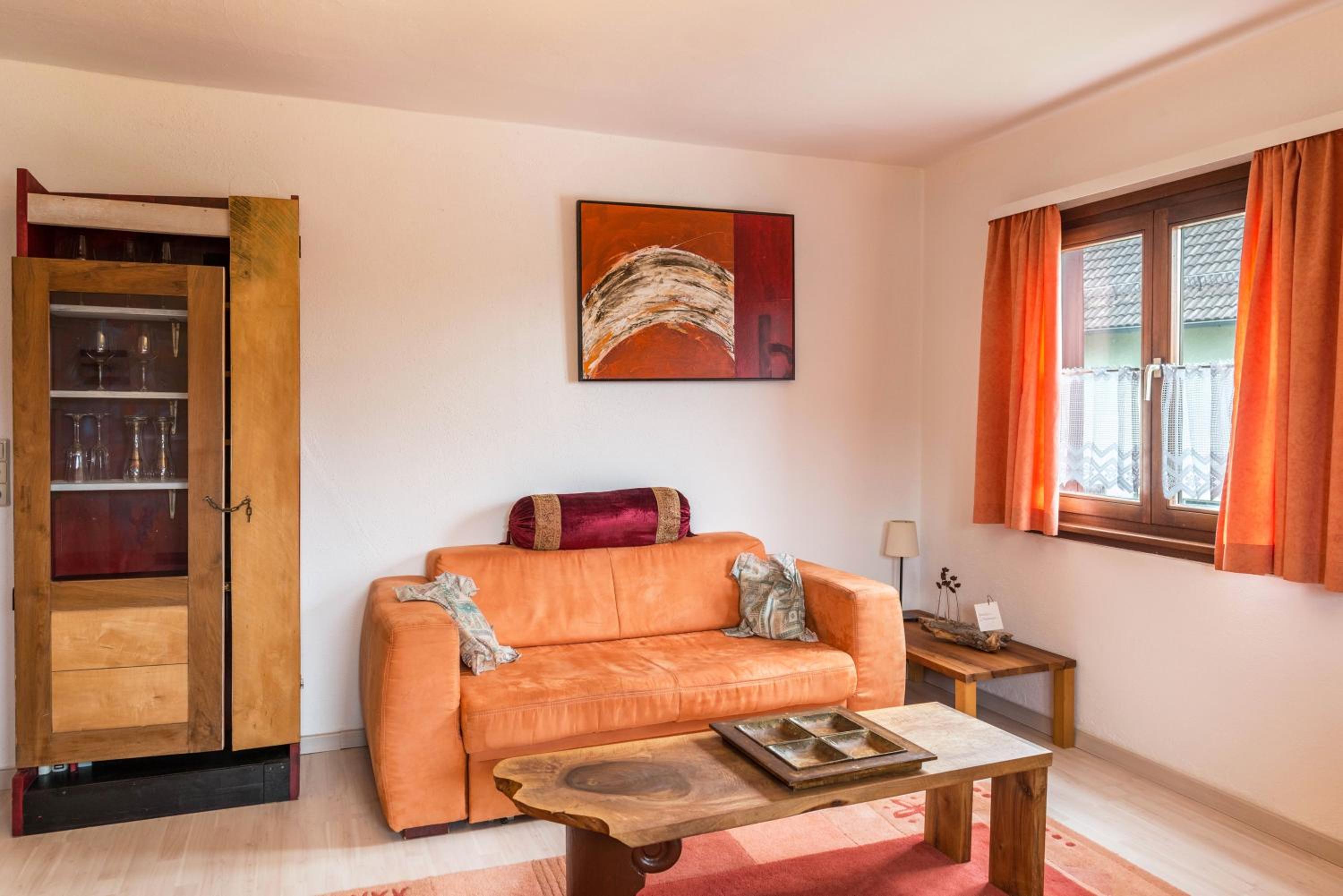 Superior One-Bedroom Apartment - Photo 1