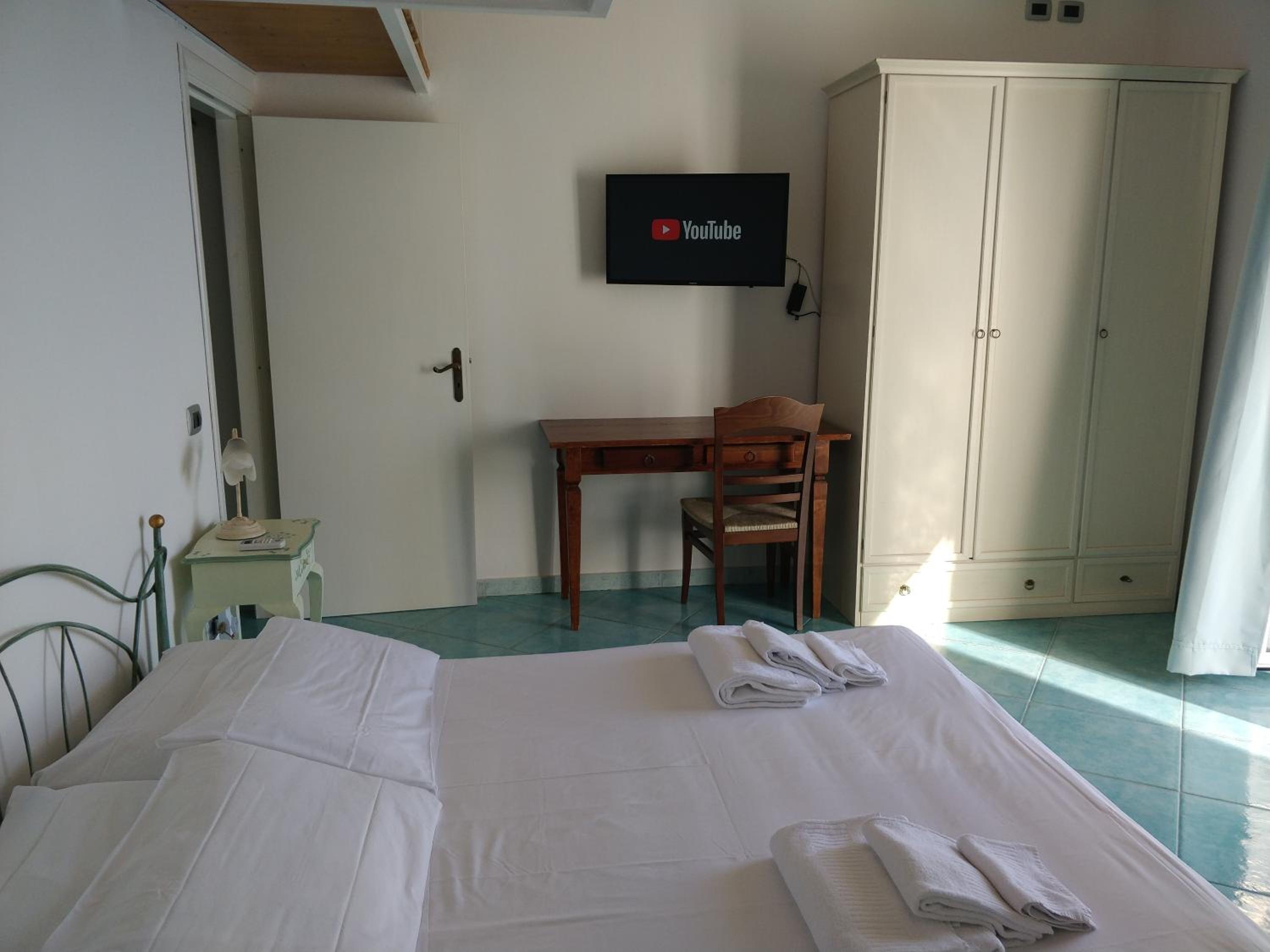 Double Room with Sea View photo 2
