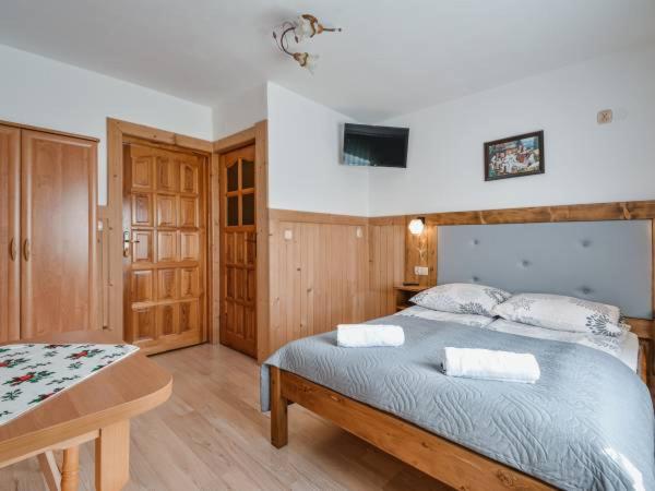 Double or Twin Room with Bathroom photo 2