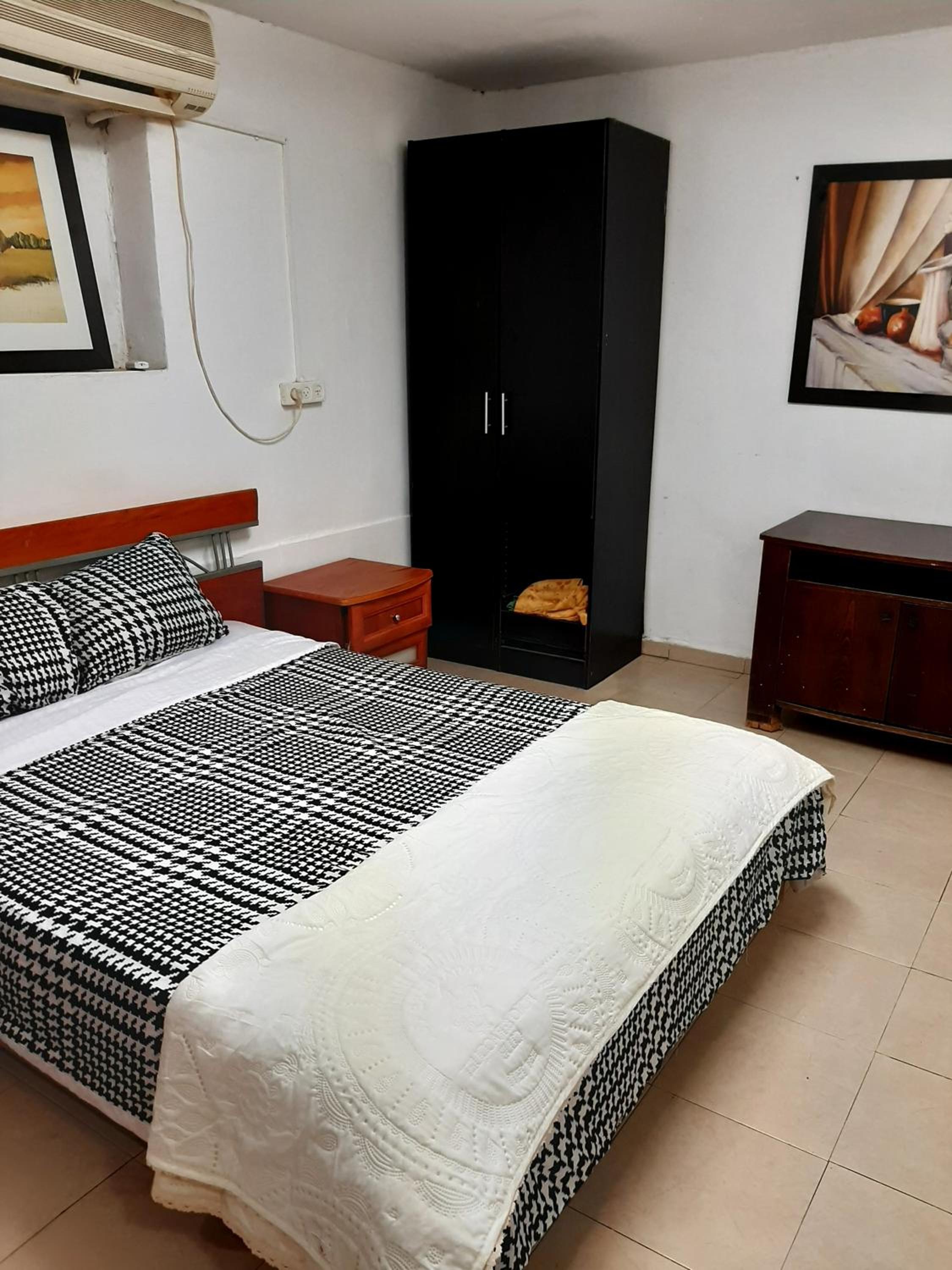 Family Room with Private Bathroom - Photo 11