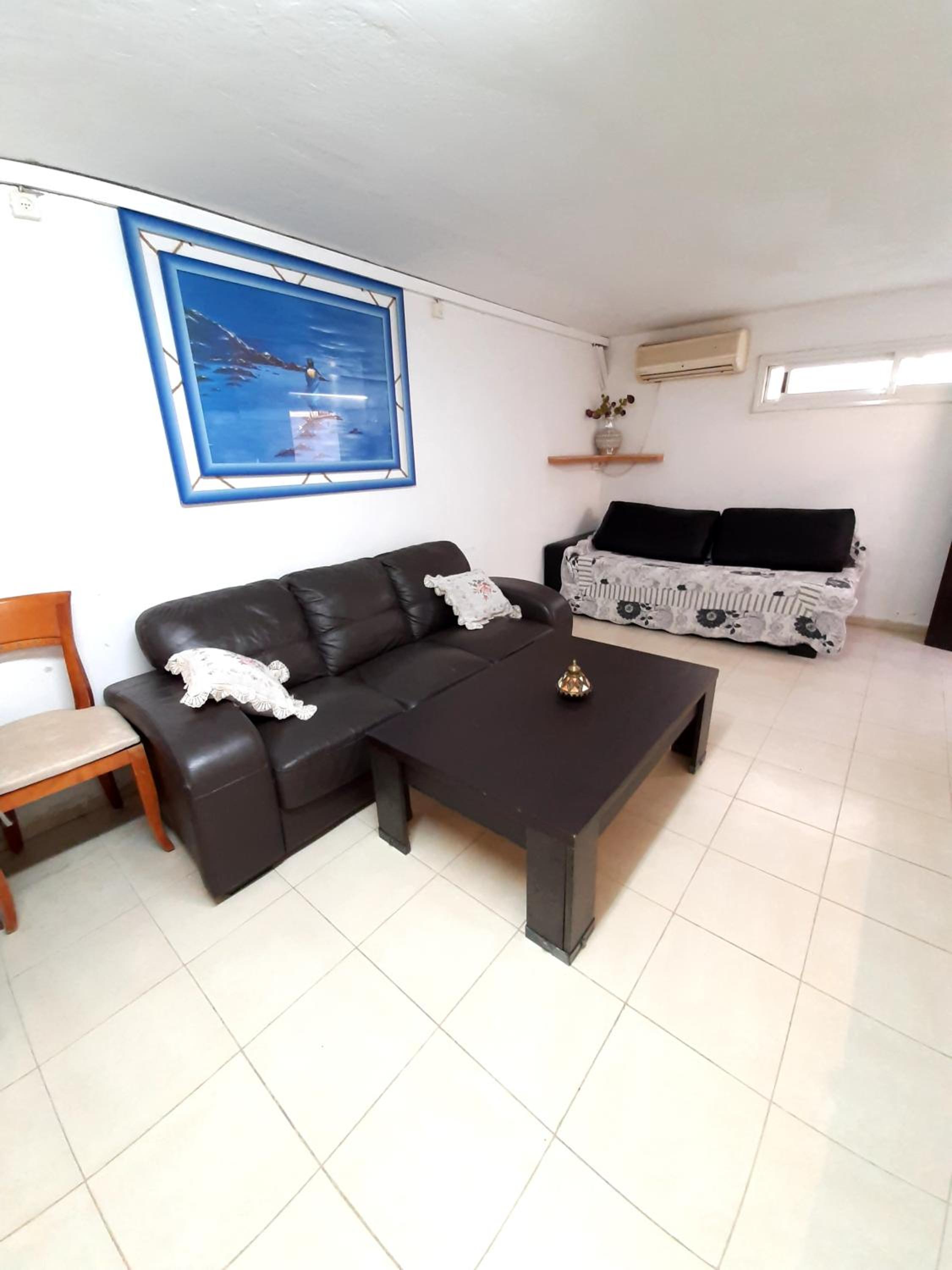 Family Room with Private Bathroom - Photo 8