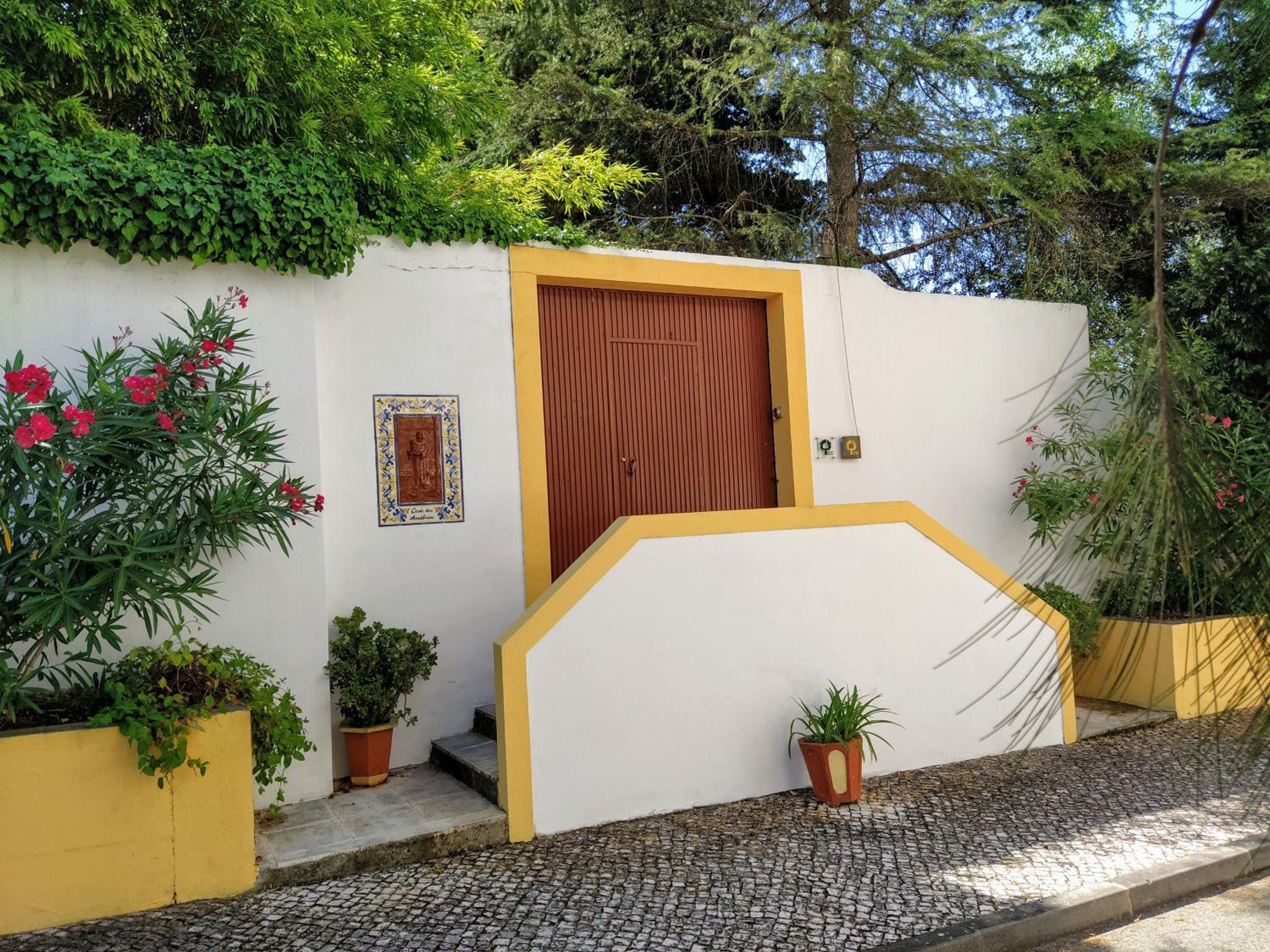 Five-Bedroom House photo 3