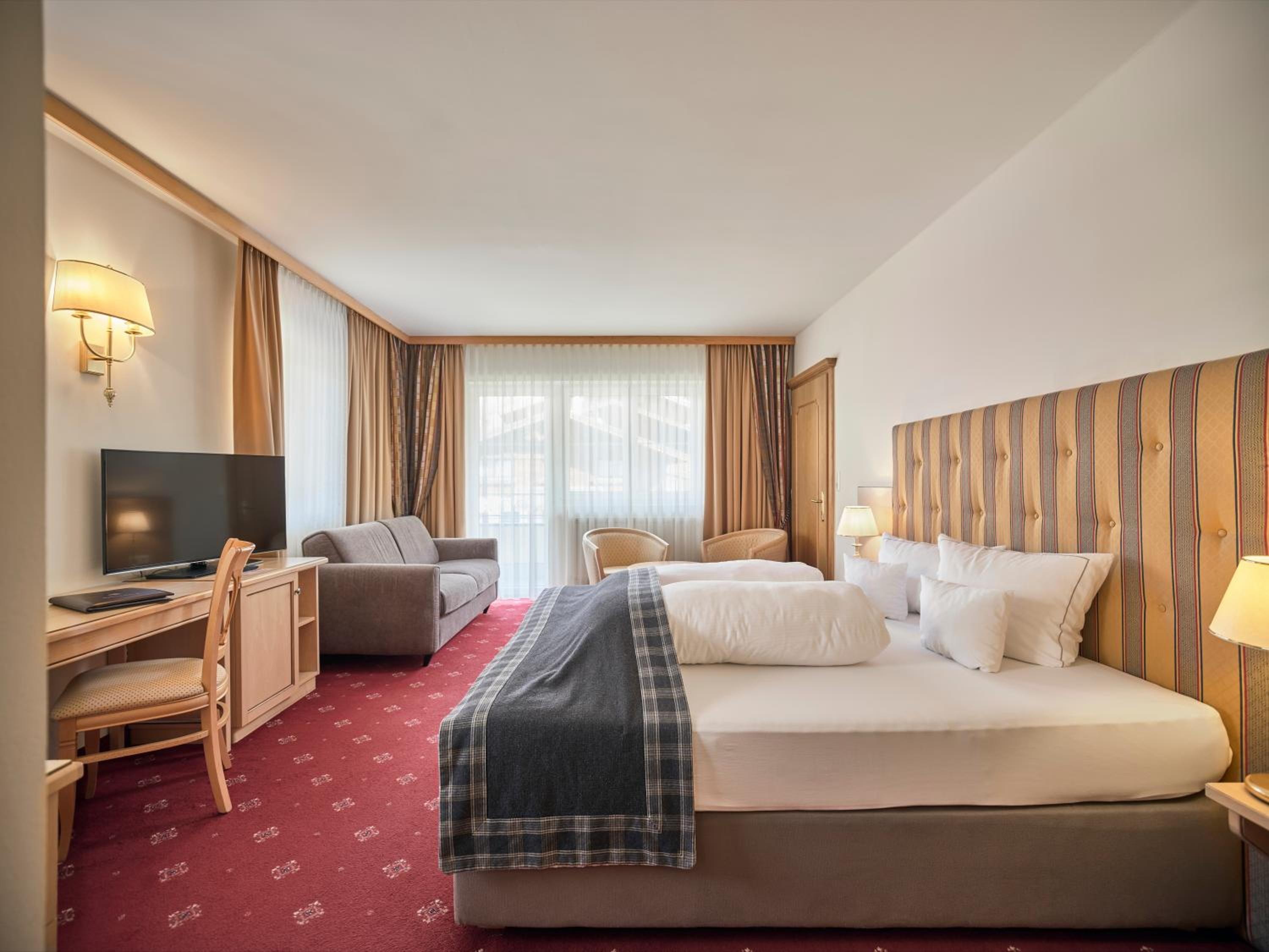 Double Room with Balcony - Photo 6