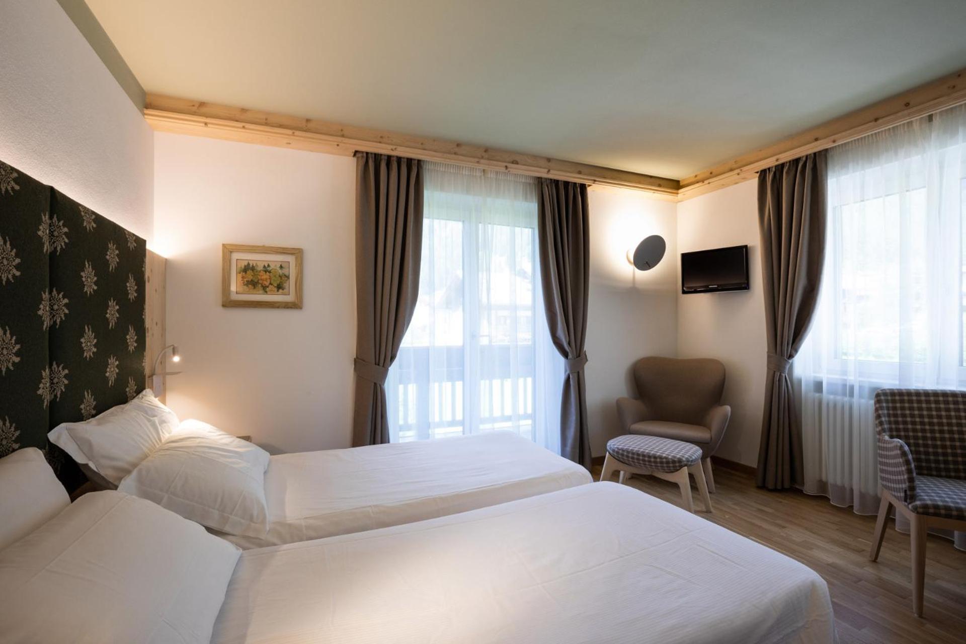 Standard Double or Twin Room photo 2