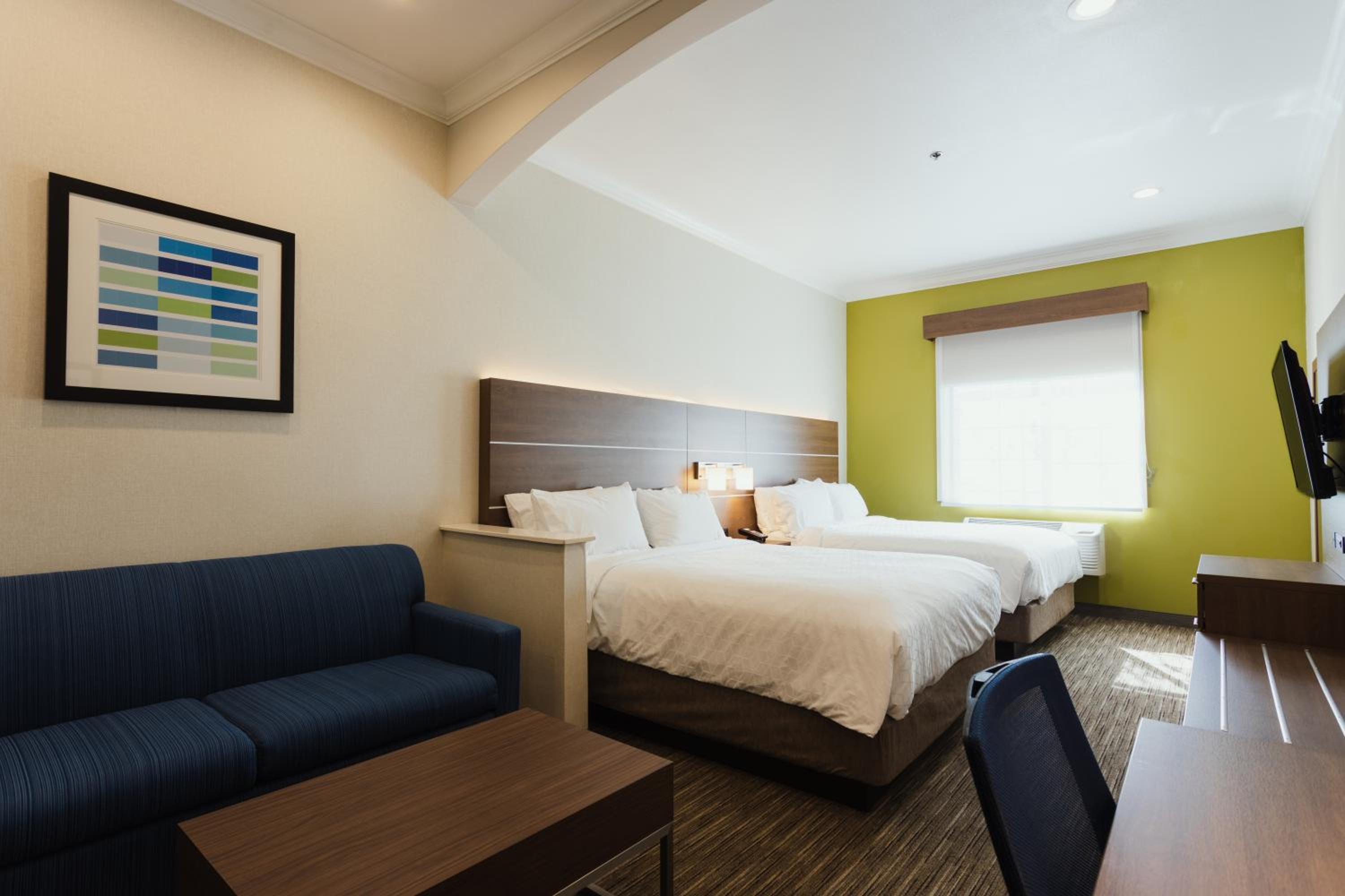 Suite with Two Queen Beds - Photo 1