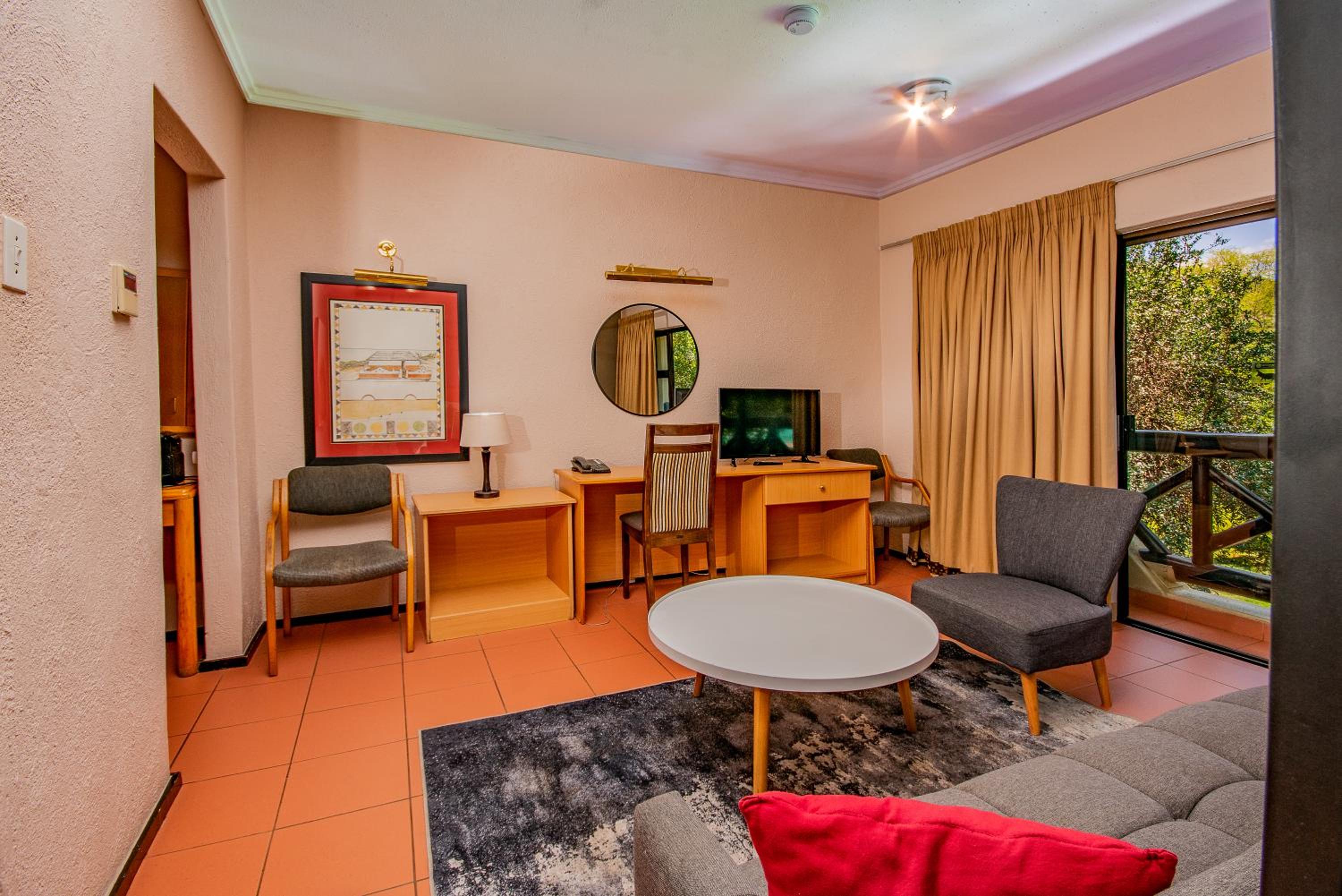 Deluxe King Room - Photo 6