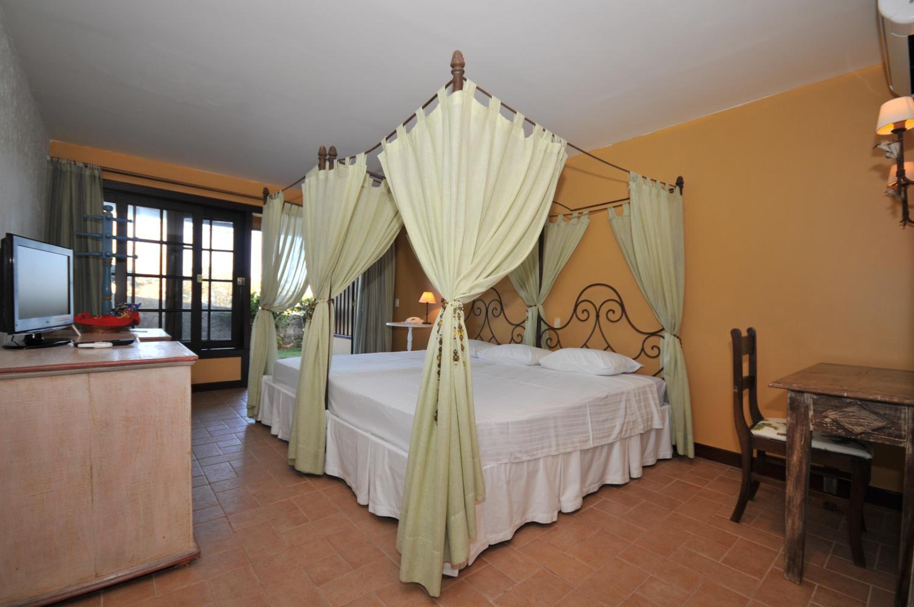 Standard Double Room with Garden View