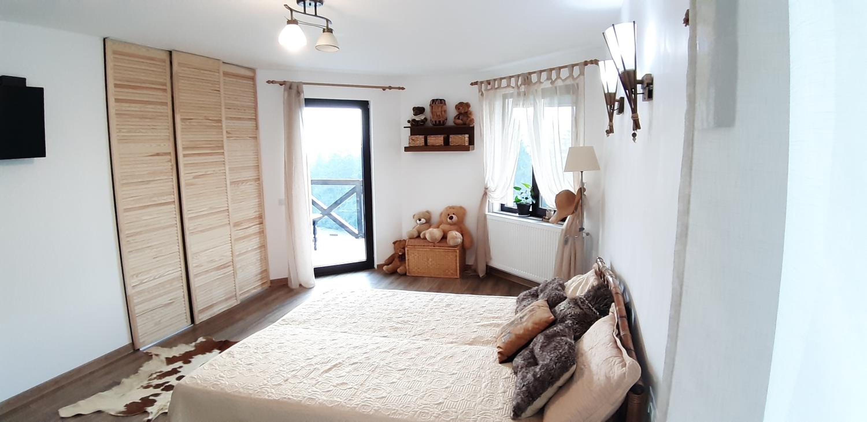 Five-Bedroom House photo 2