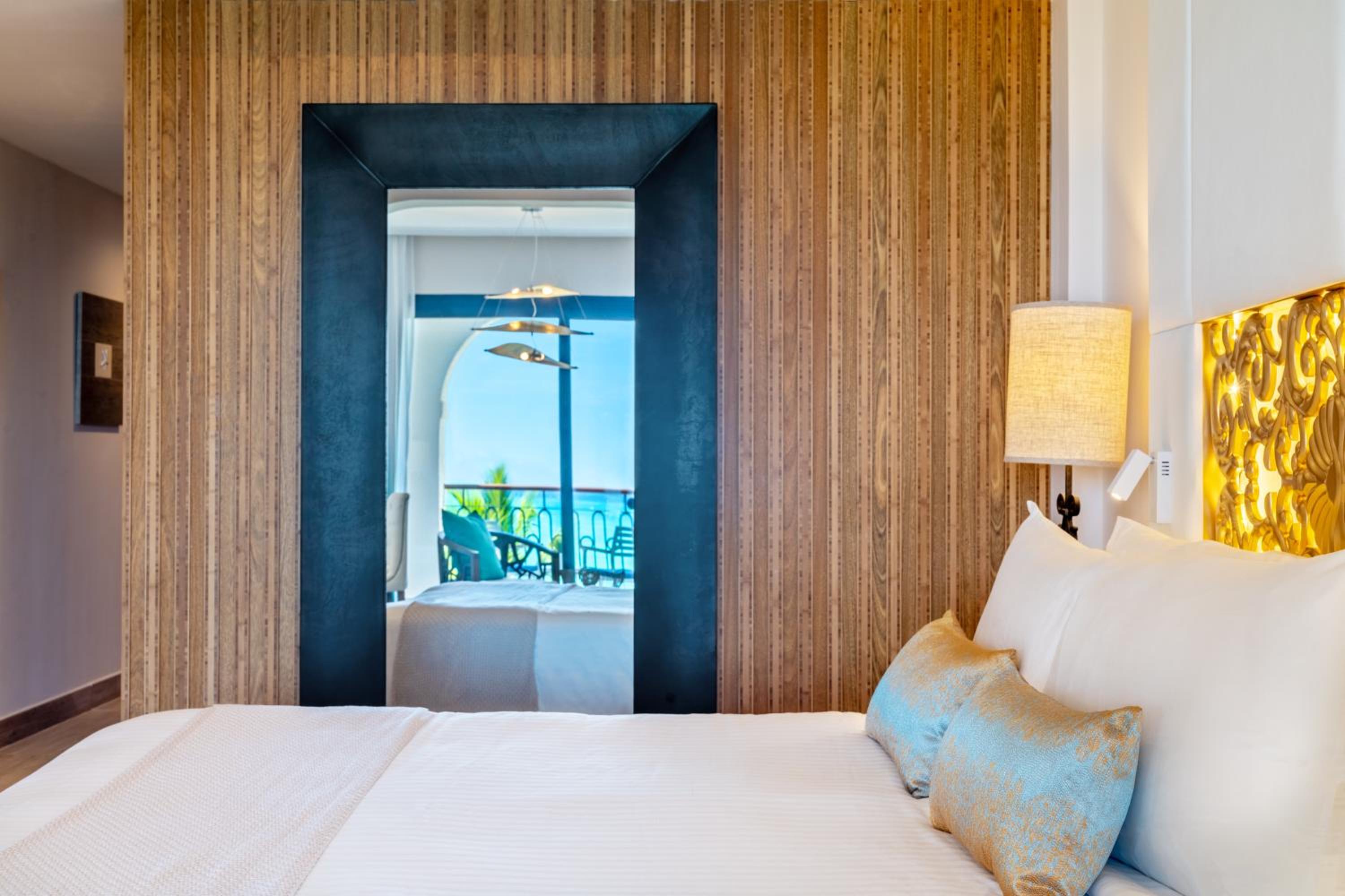 Premium Luxury, Junior Suite, 1 King, Ocean view, Balcony photo 3