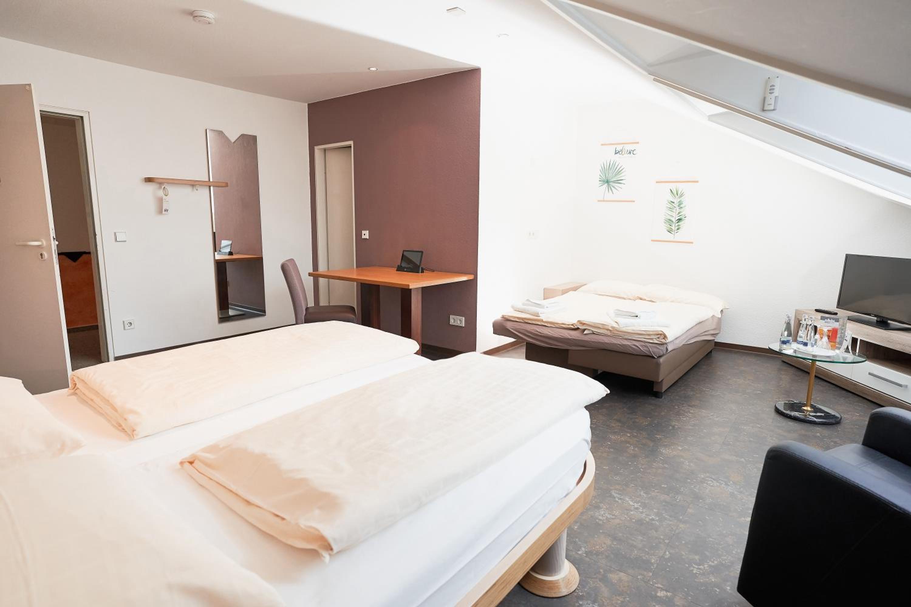 2 adjoining Double Rooms photo 2