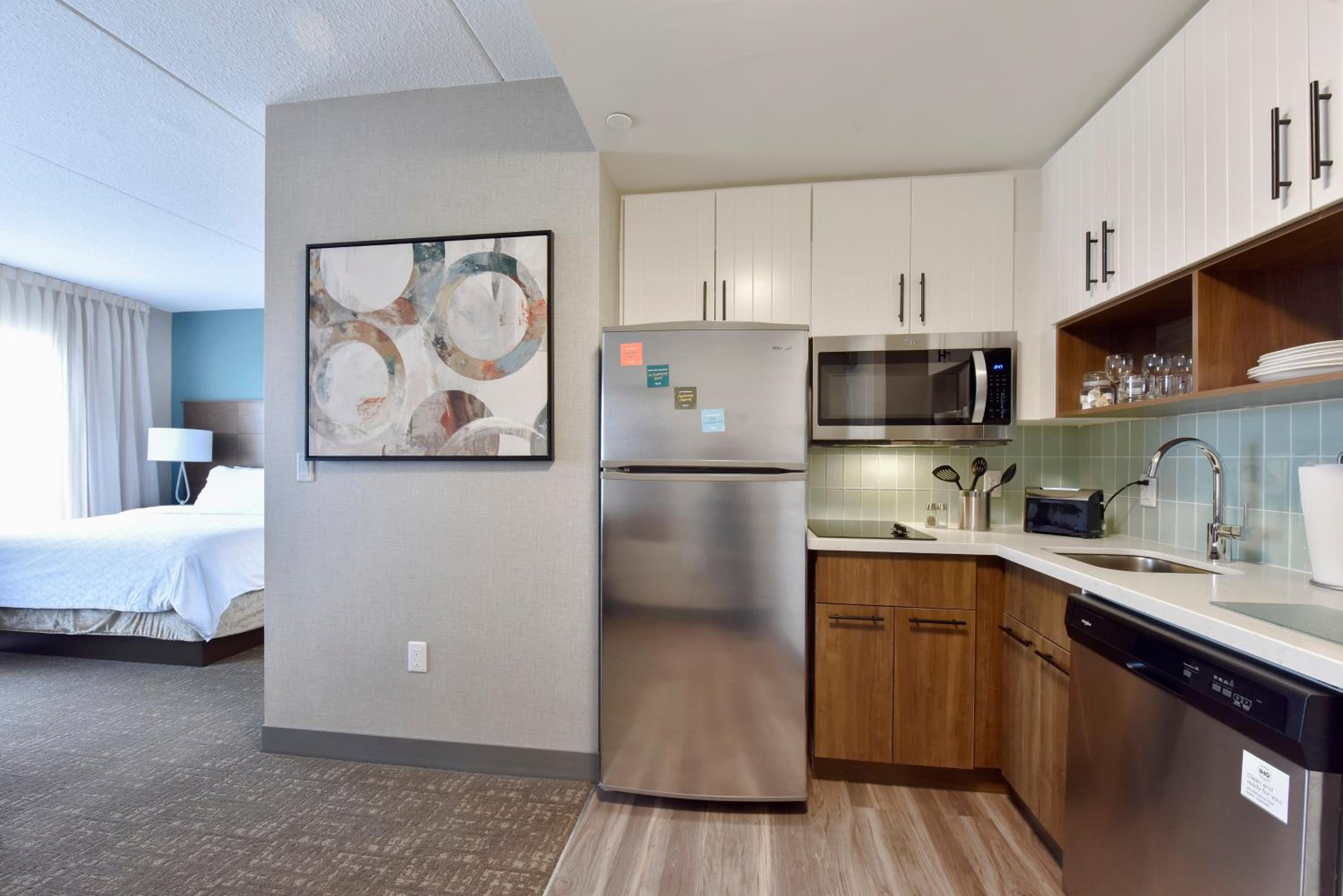 King Studio Suite - Photo 17