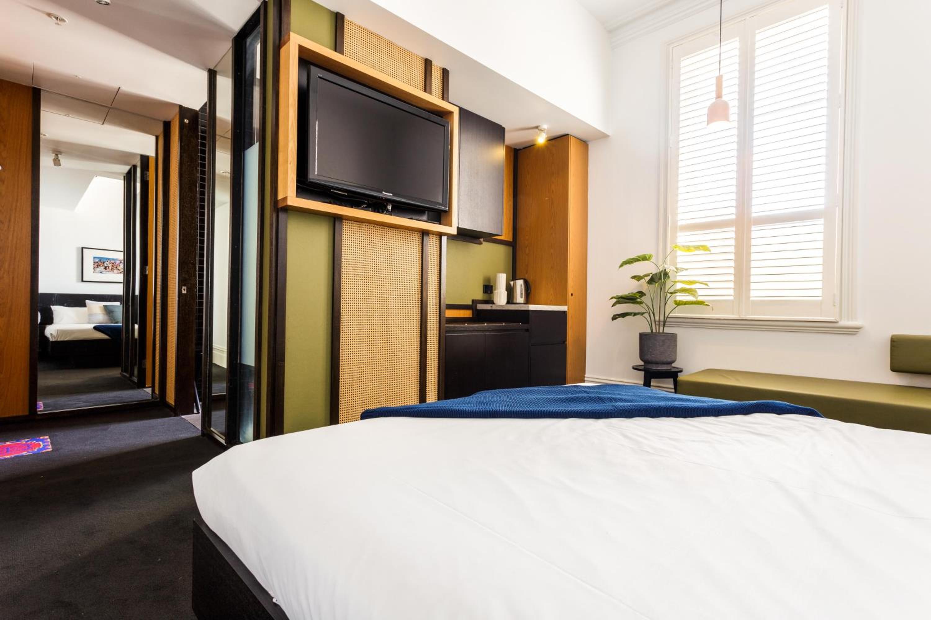Deluxe Queen Room - Photo 3