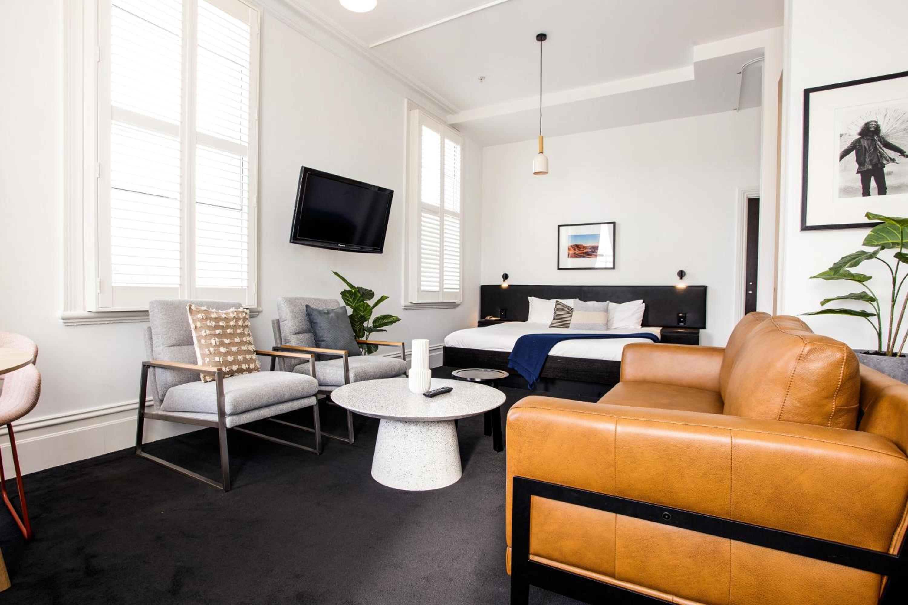 King Suite - Photo 2