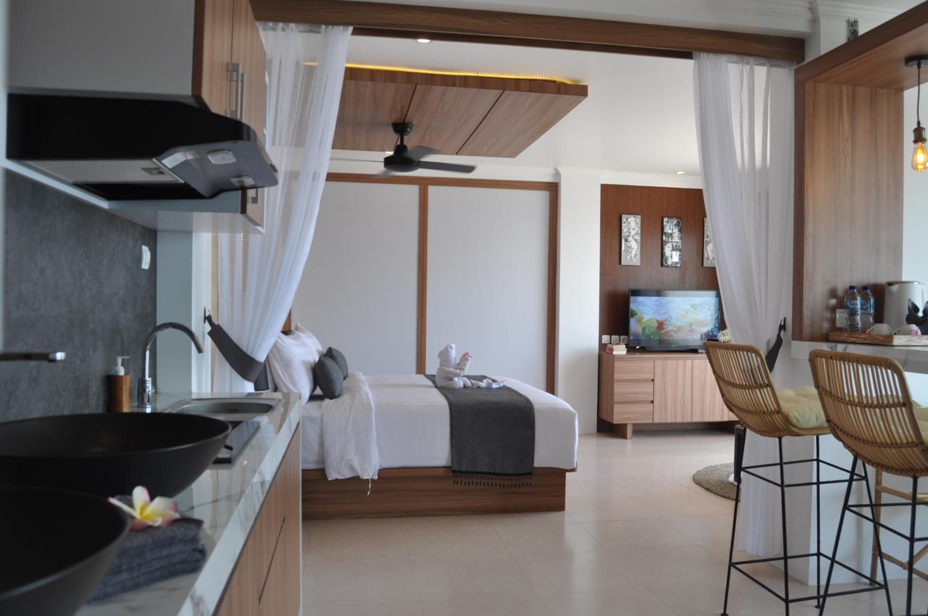 One-Bedroom Suite - Photo 33