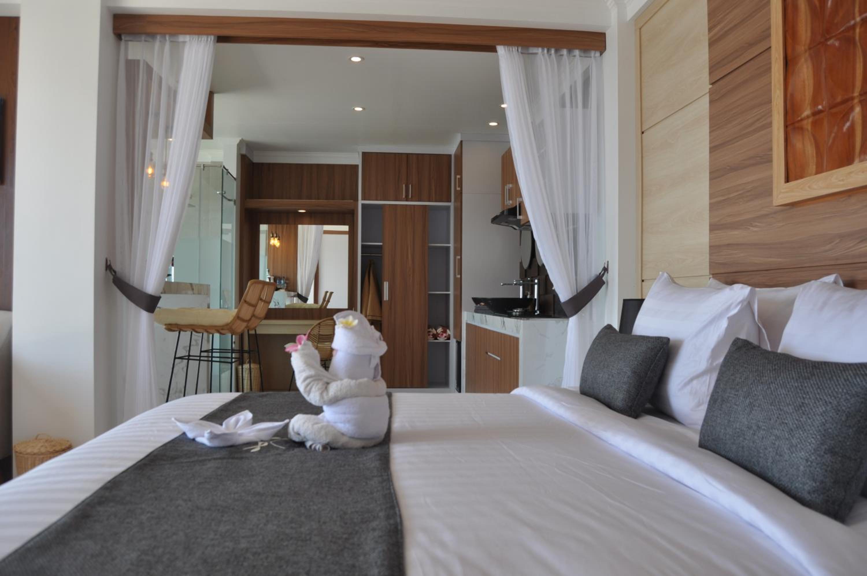 One-Bedroom Suite - Photo 98
