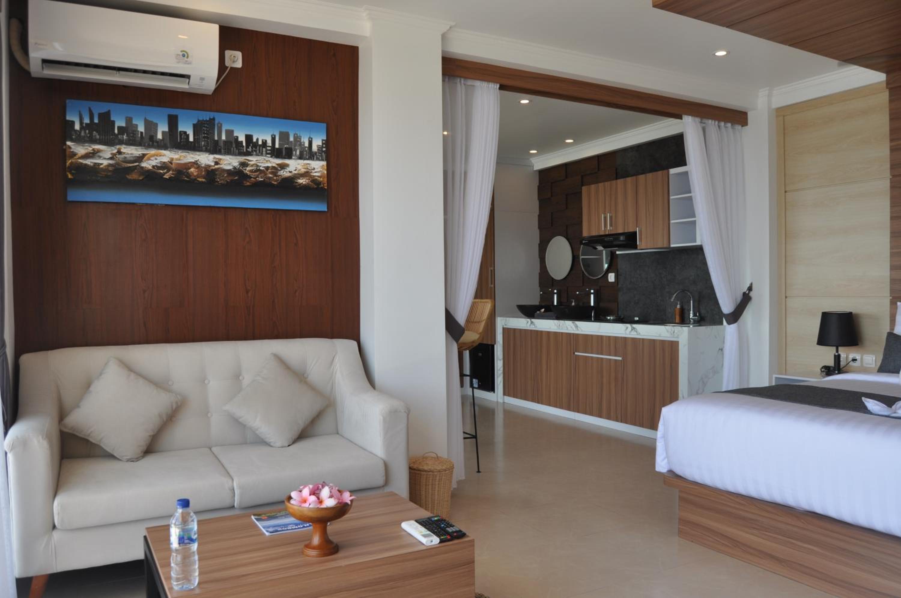 One-Bedroom Suite - Photo 37