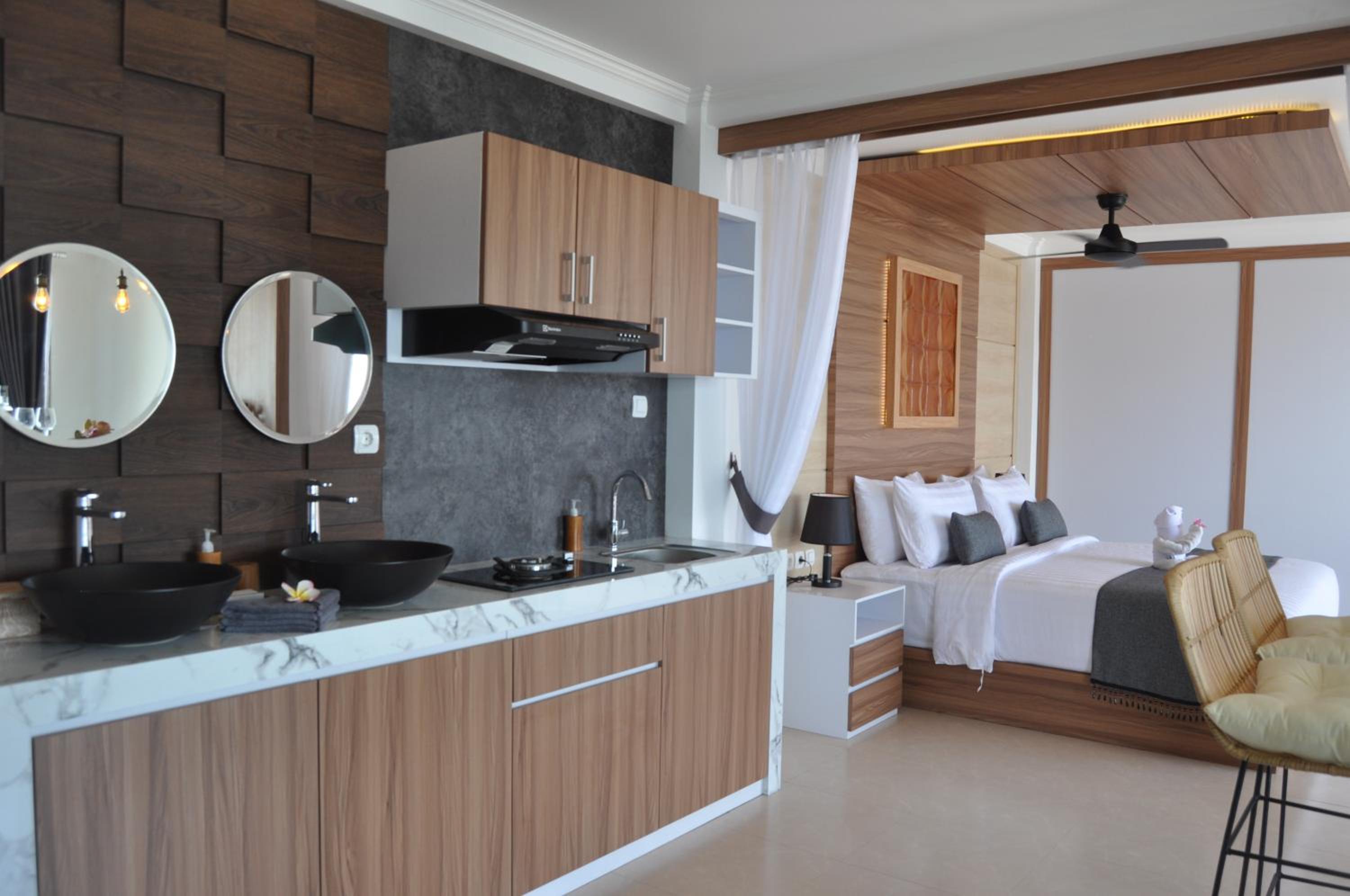 One-Bedroom Suite - Photo 9