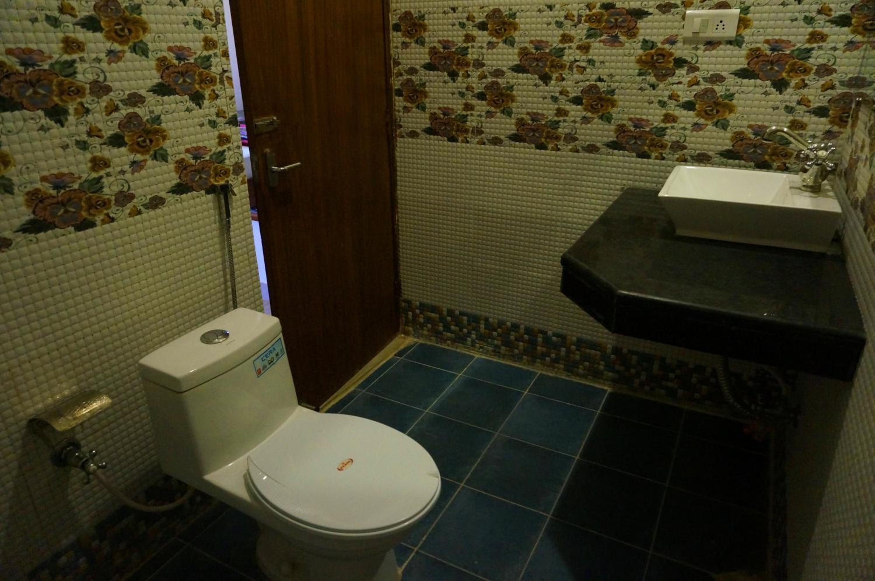 Deluxe King Room - Photo 5