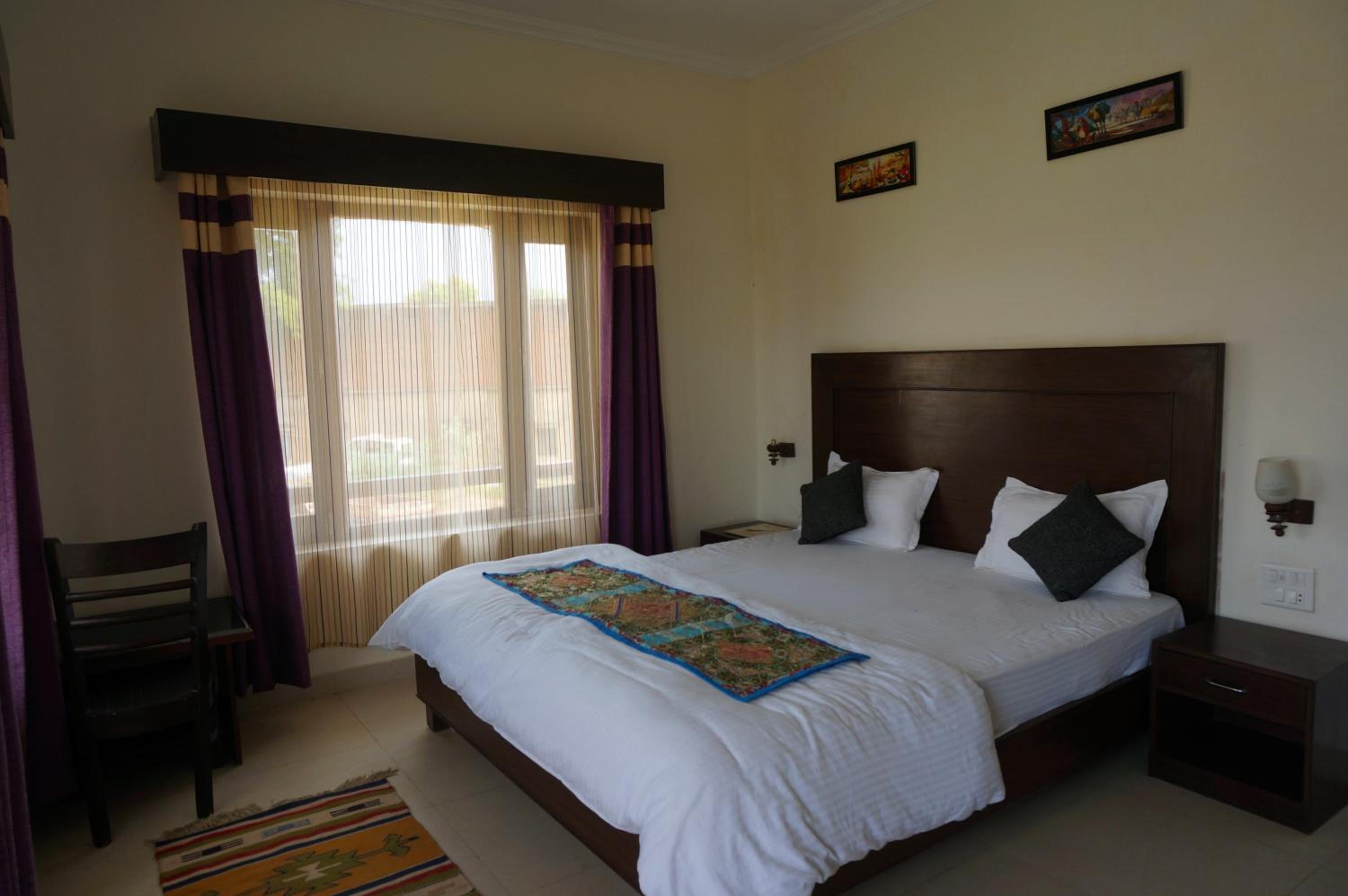 Deluxe King Room - Photo 3