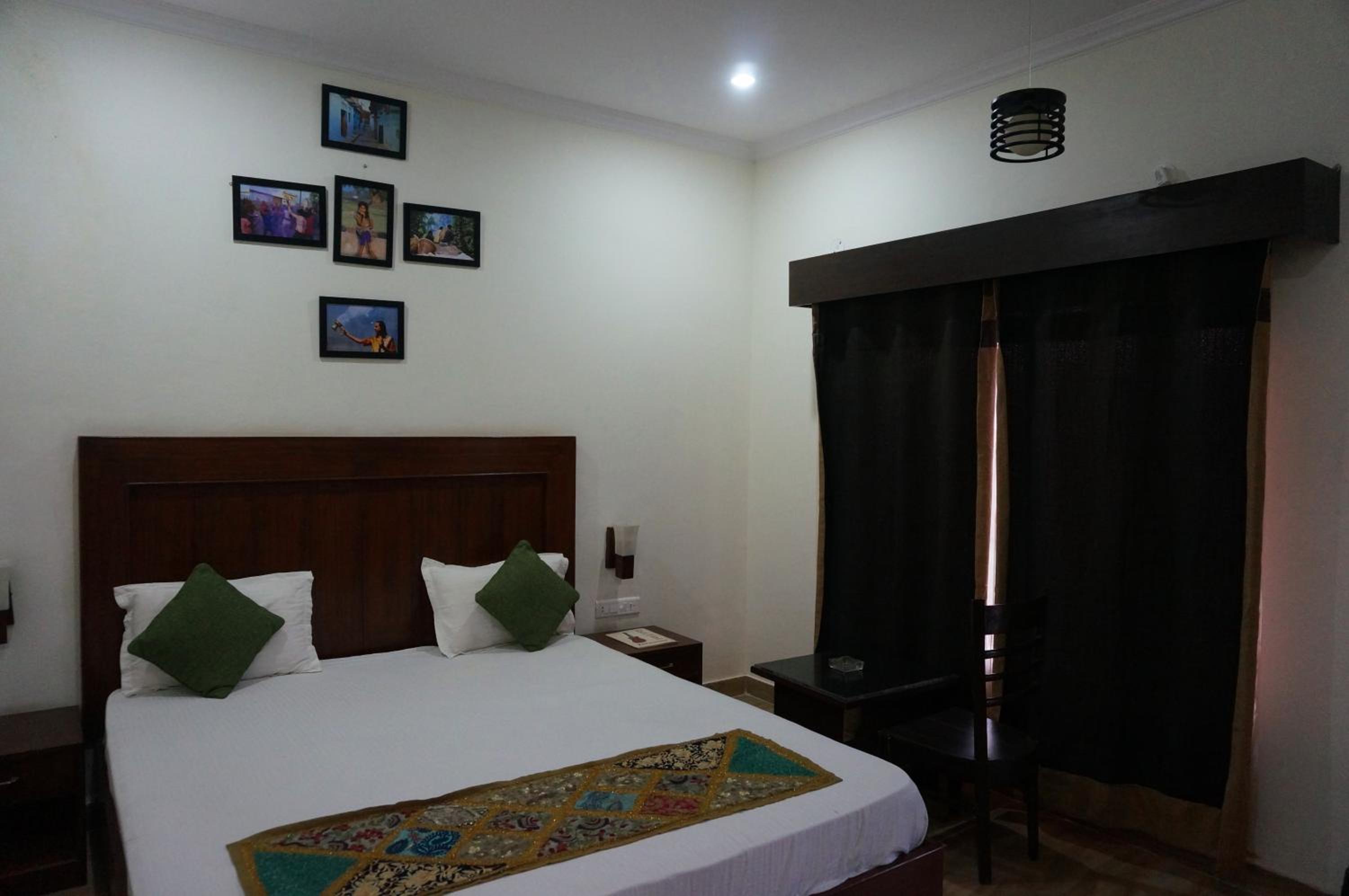 Standard King Room - Photo 4