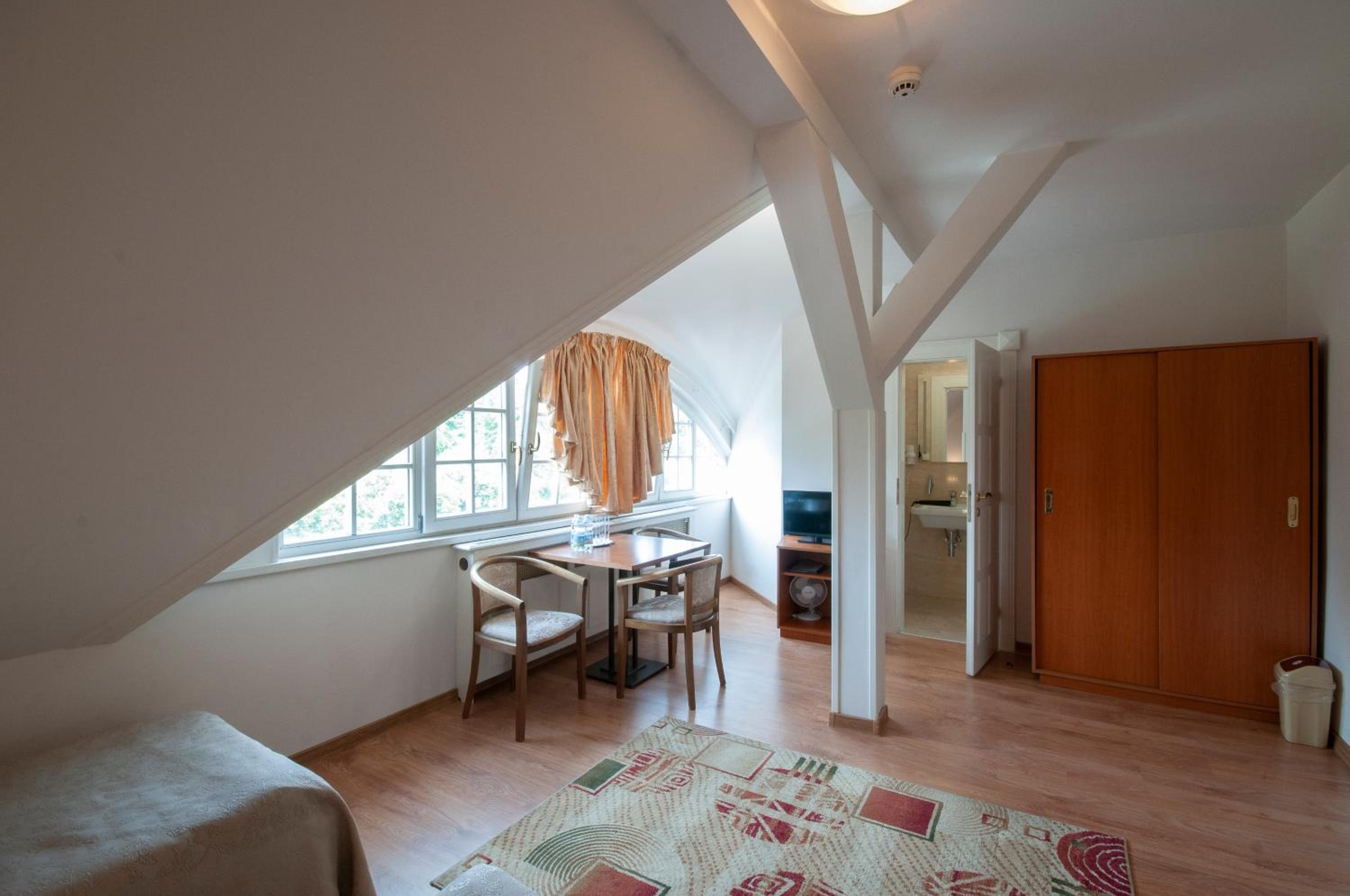 Basic Triple Room photo 1