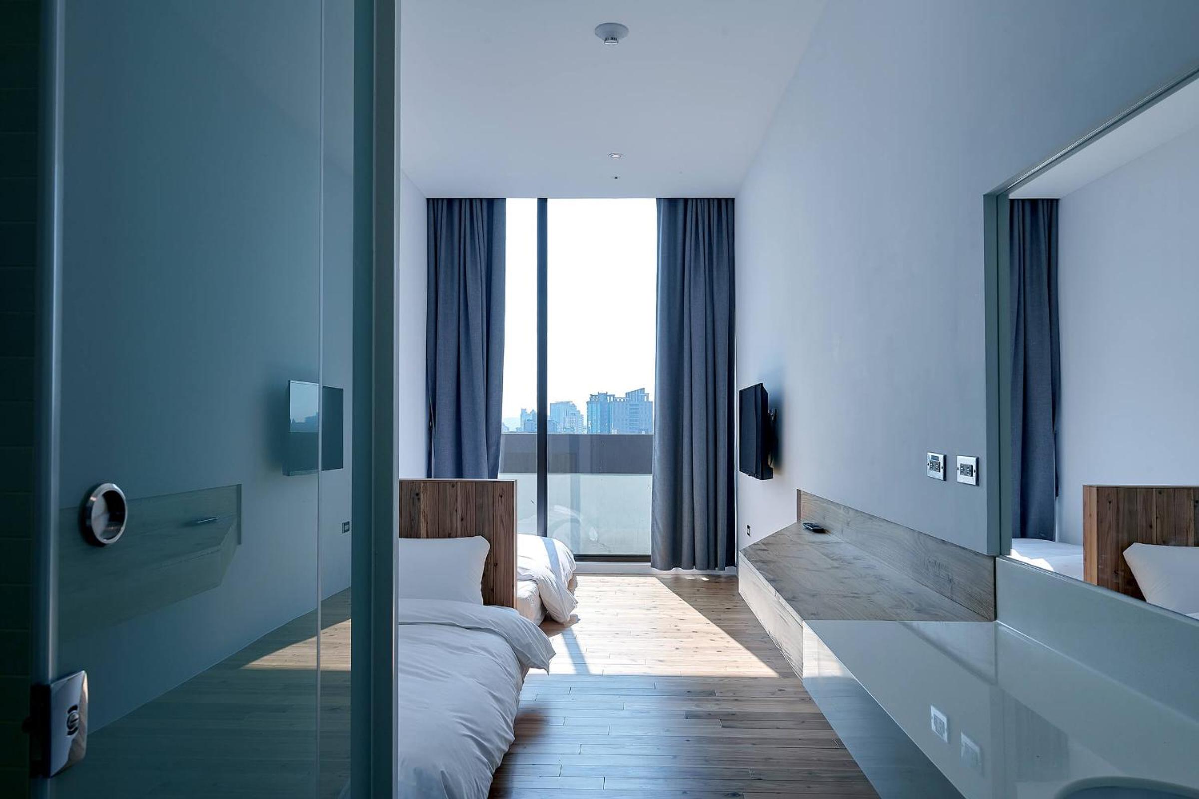 Twin Room with Bathroom photo 2