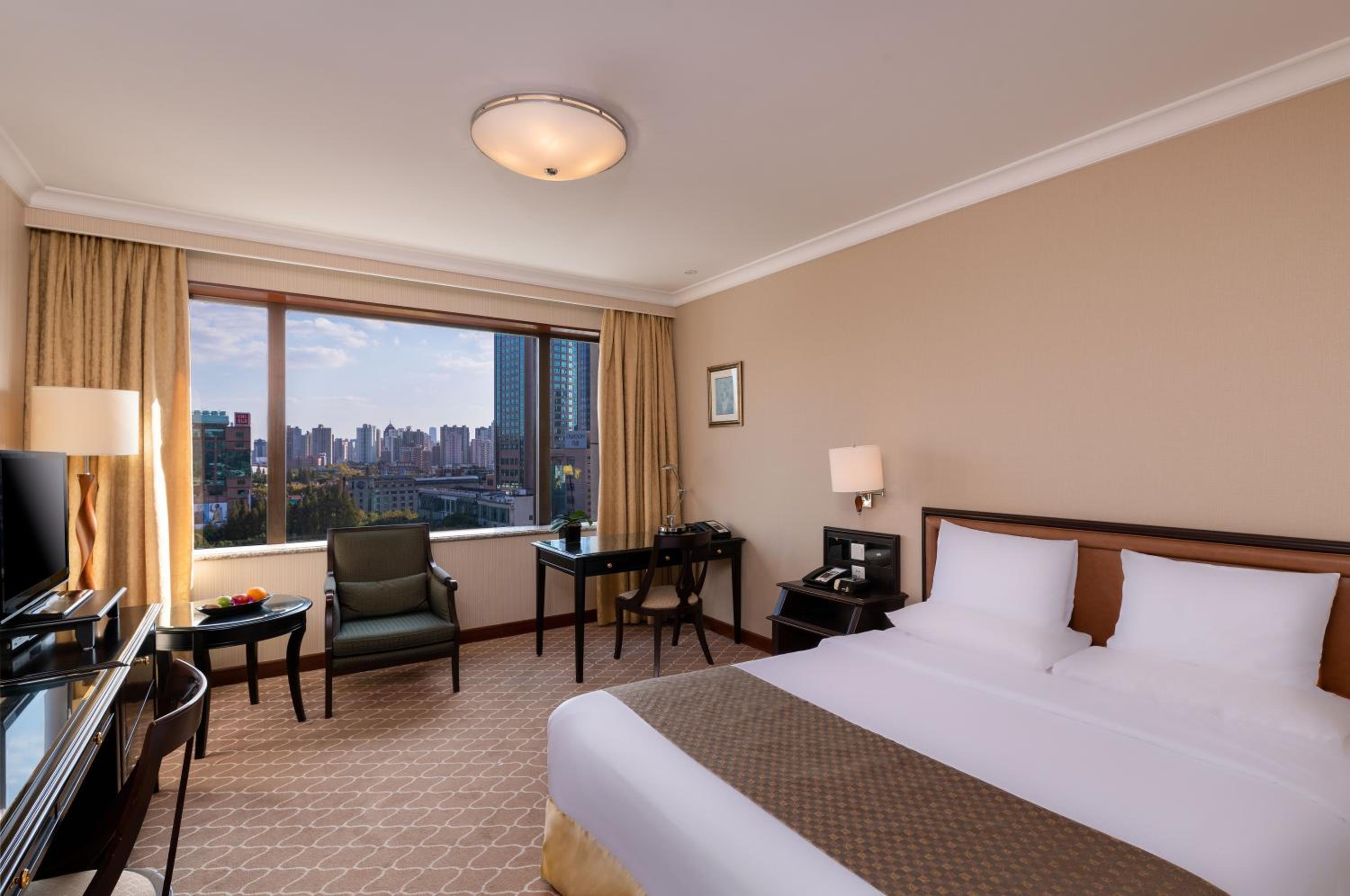Superior Twin Room thumbnail 5