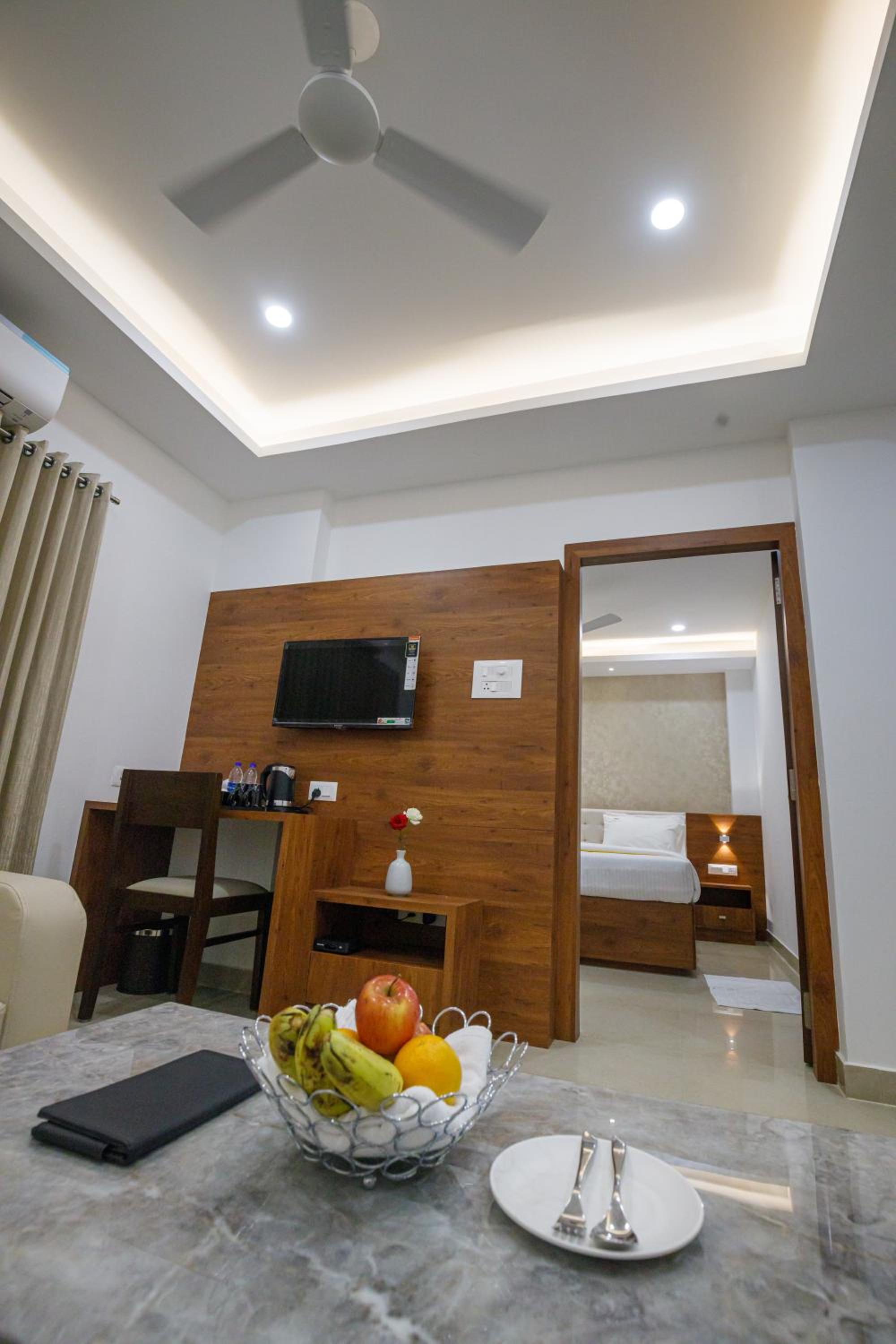 Suite - Photo 1