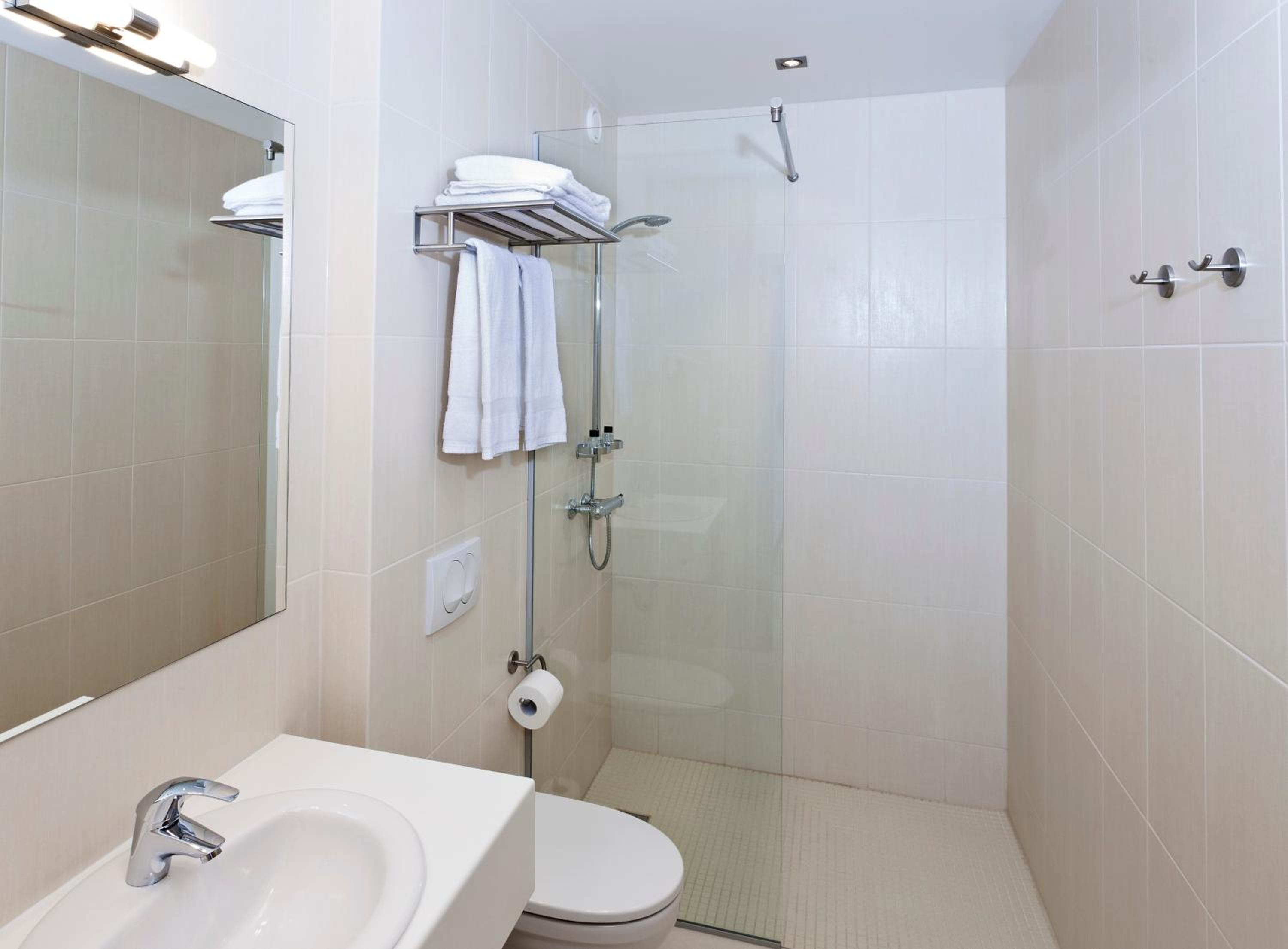 Superior Double or Twin Room - Photo 9