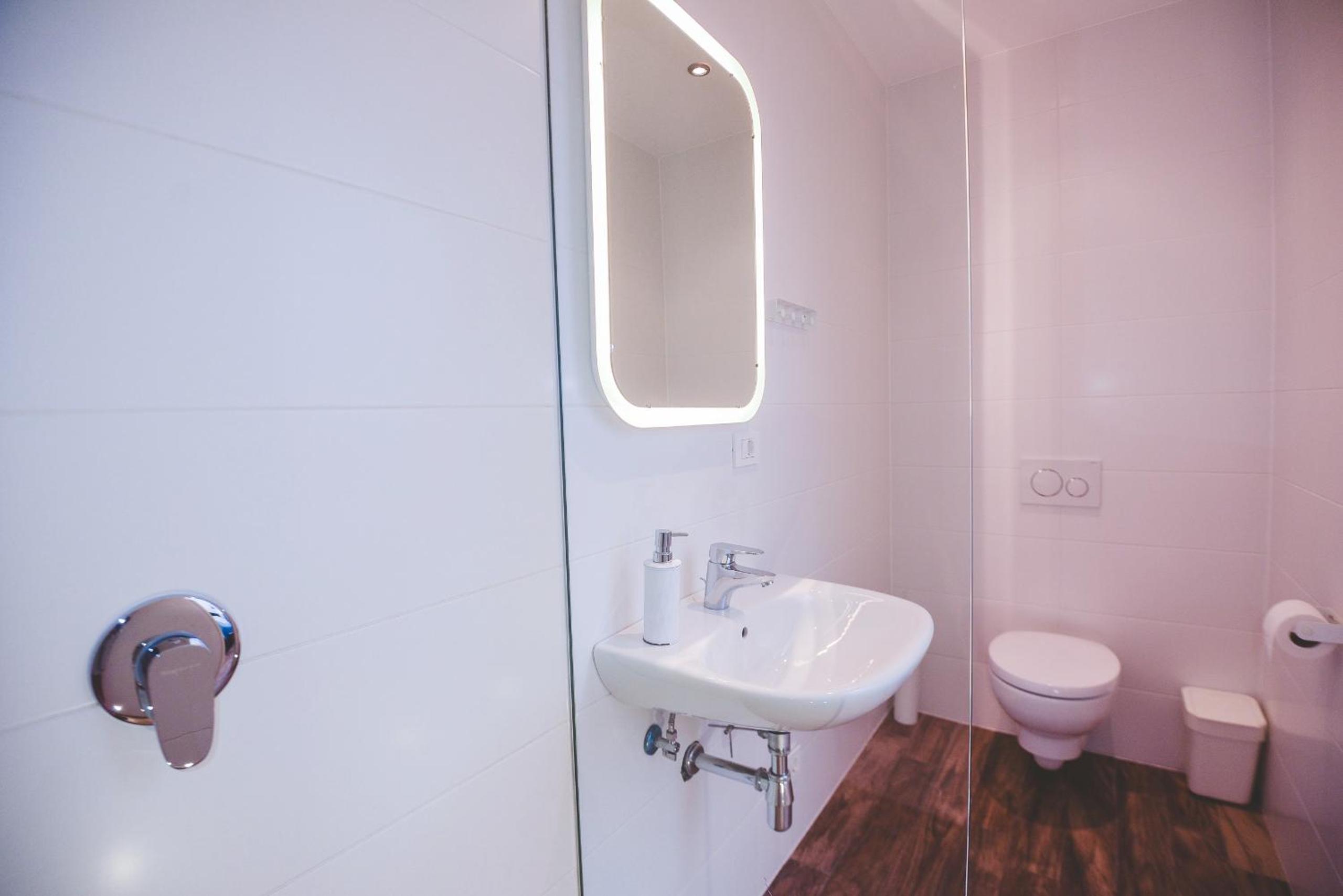 Small Double Room - Photo 3