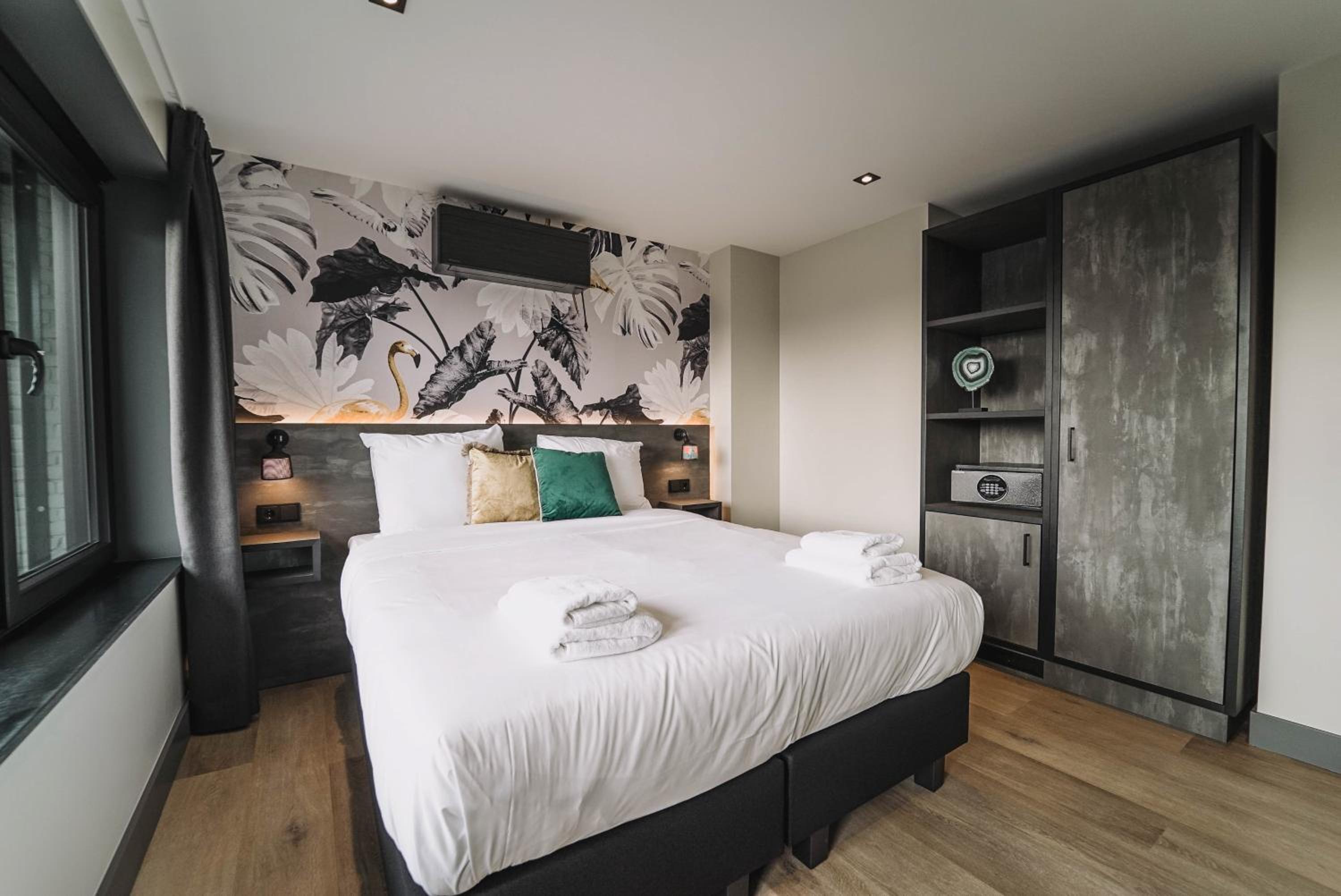 Deluxe Double Room with Balcony photo 3
