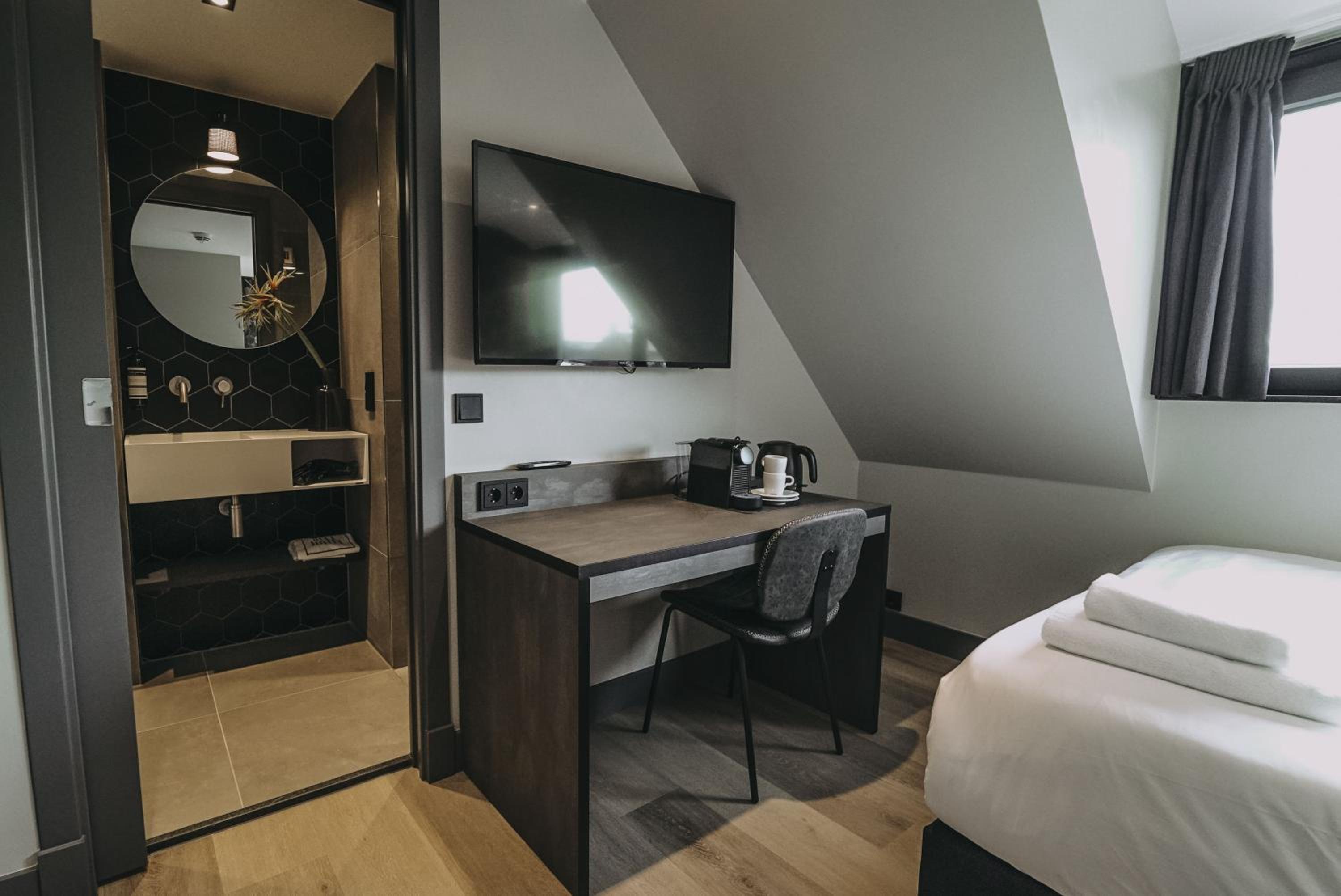 Budget Double Room - Photo 2