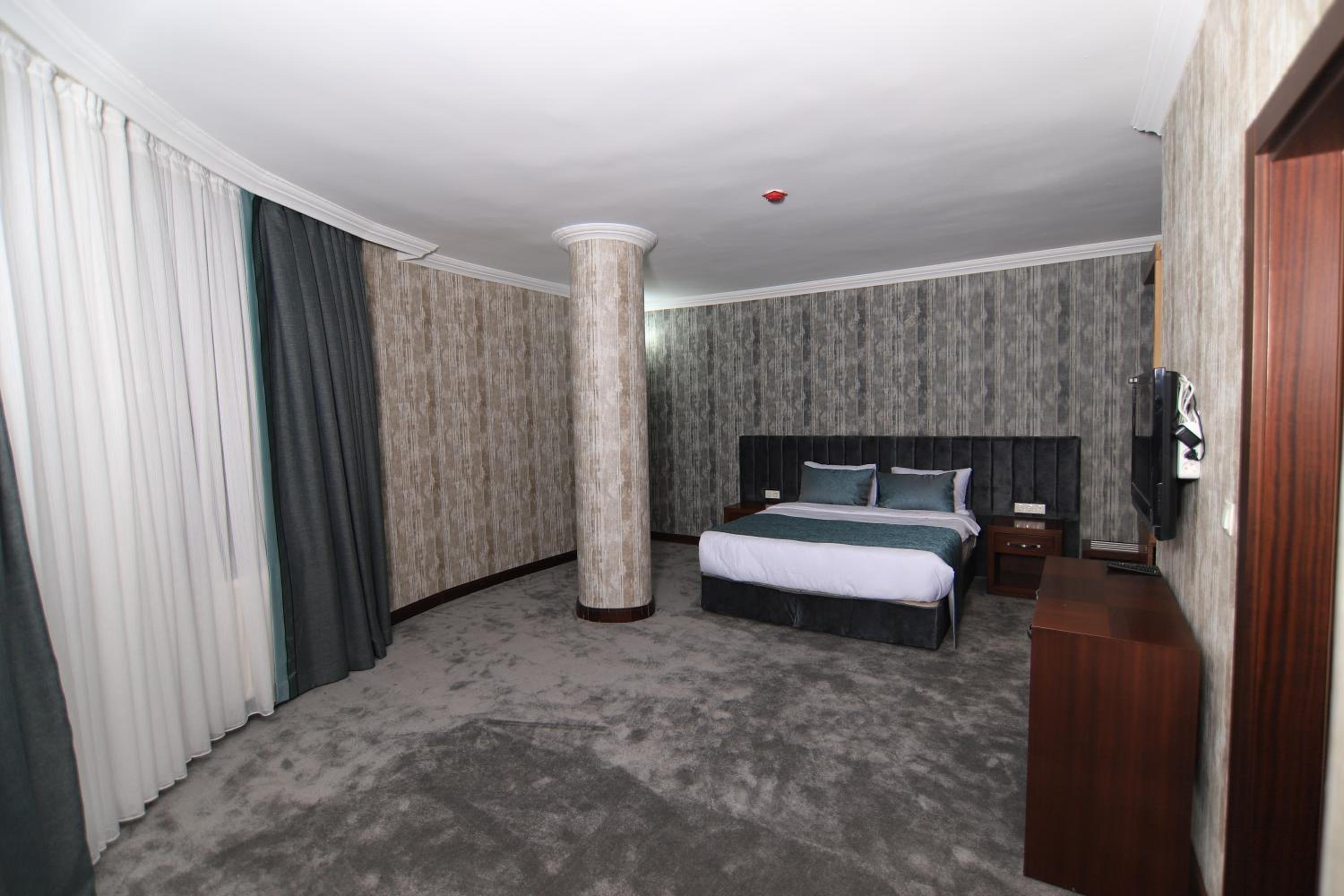 Large Single Room photo 1