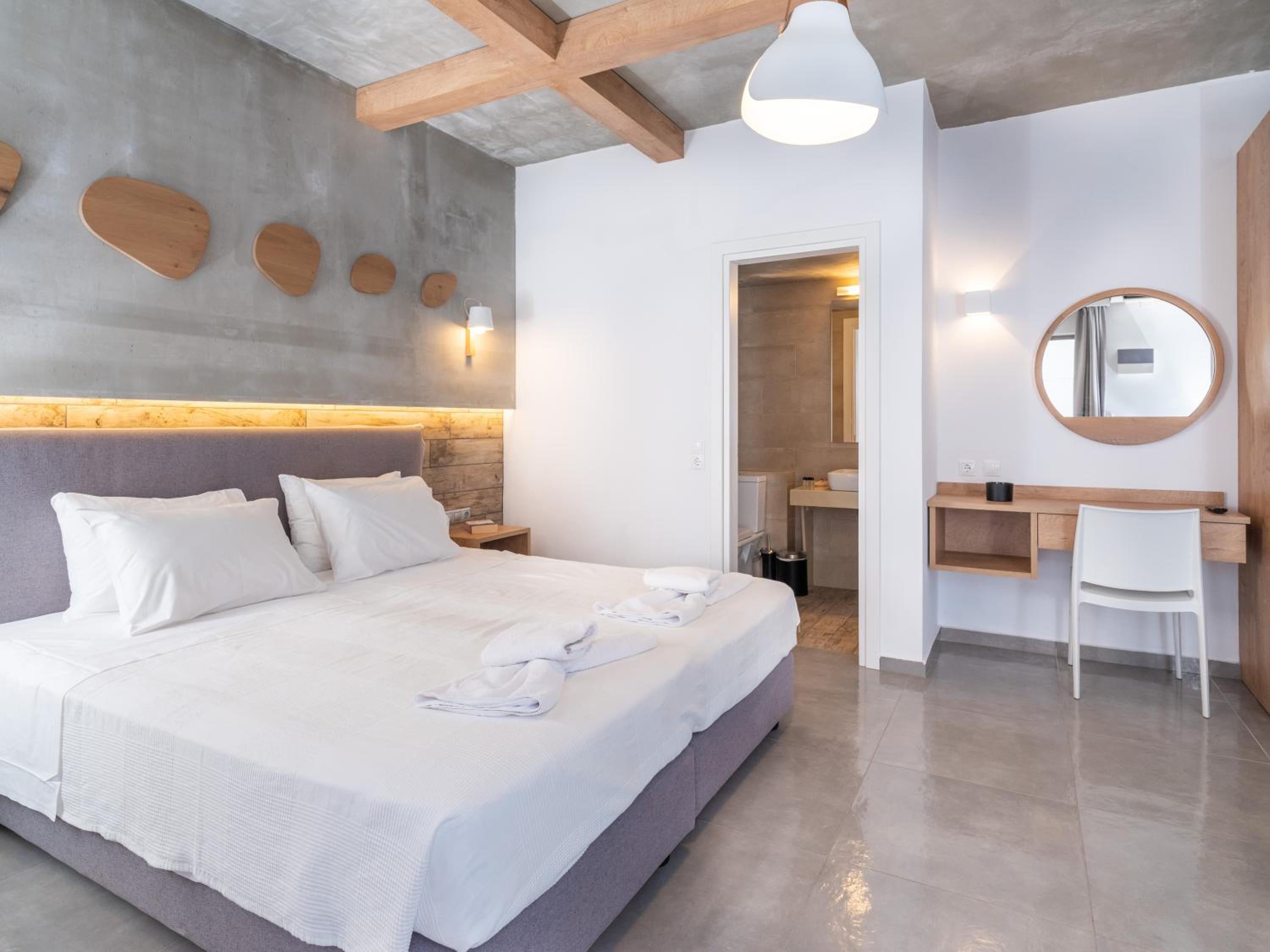 Double or Twin Room with Sea View thumbnail 6