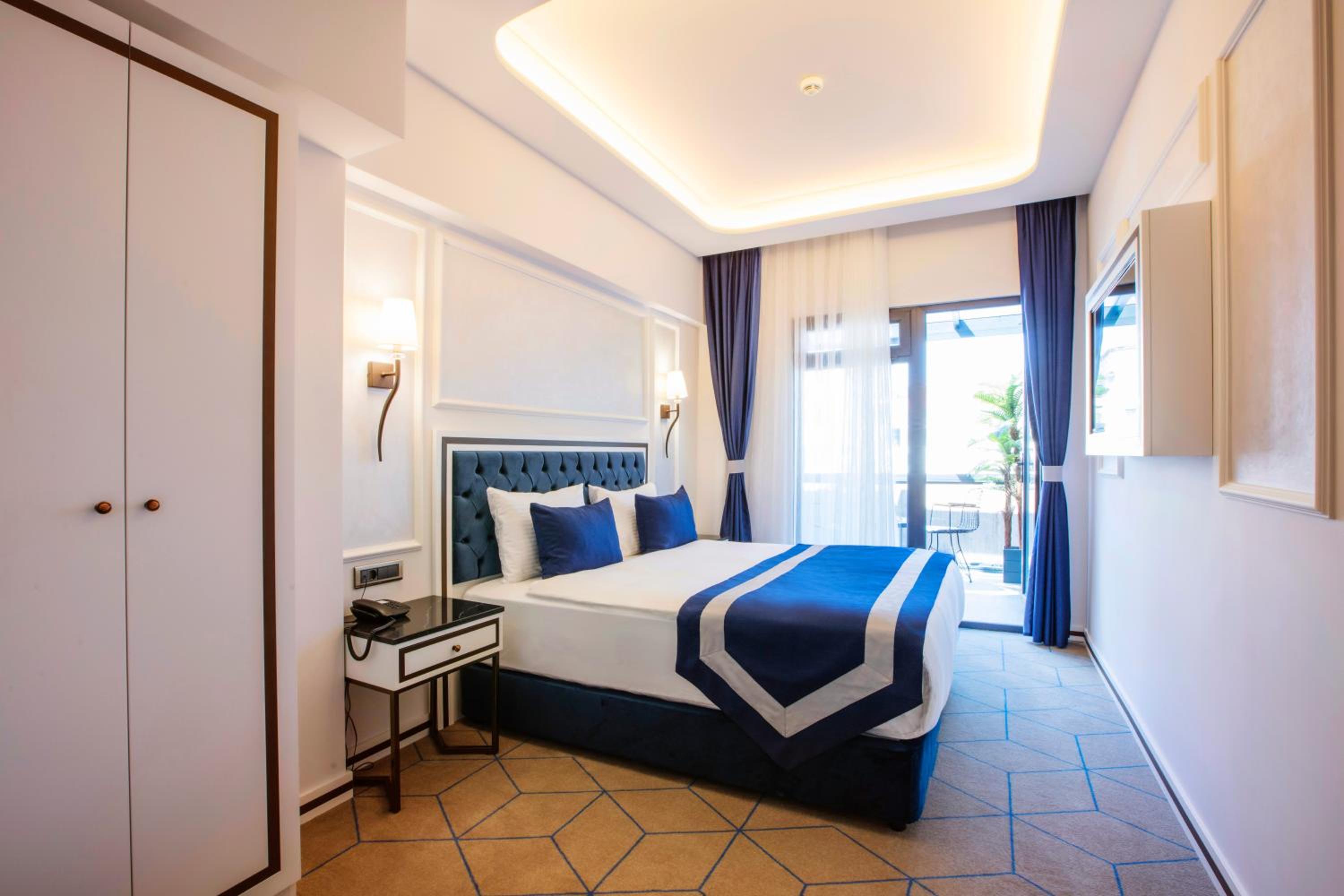 Superior Double or Twin Room with Terrace photo 2