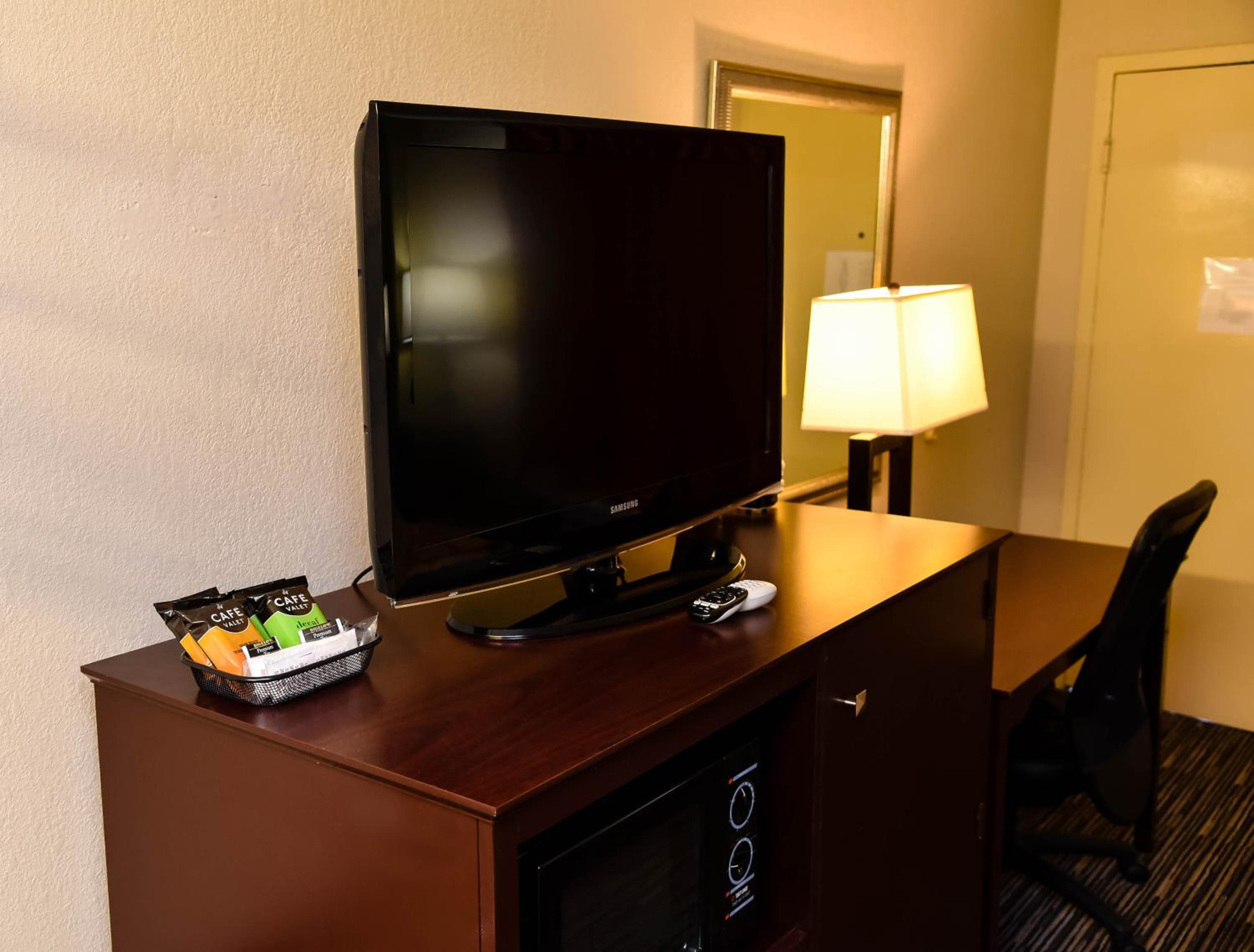 King Room - Non-Smoking photo 3