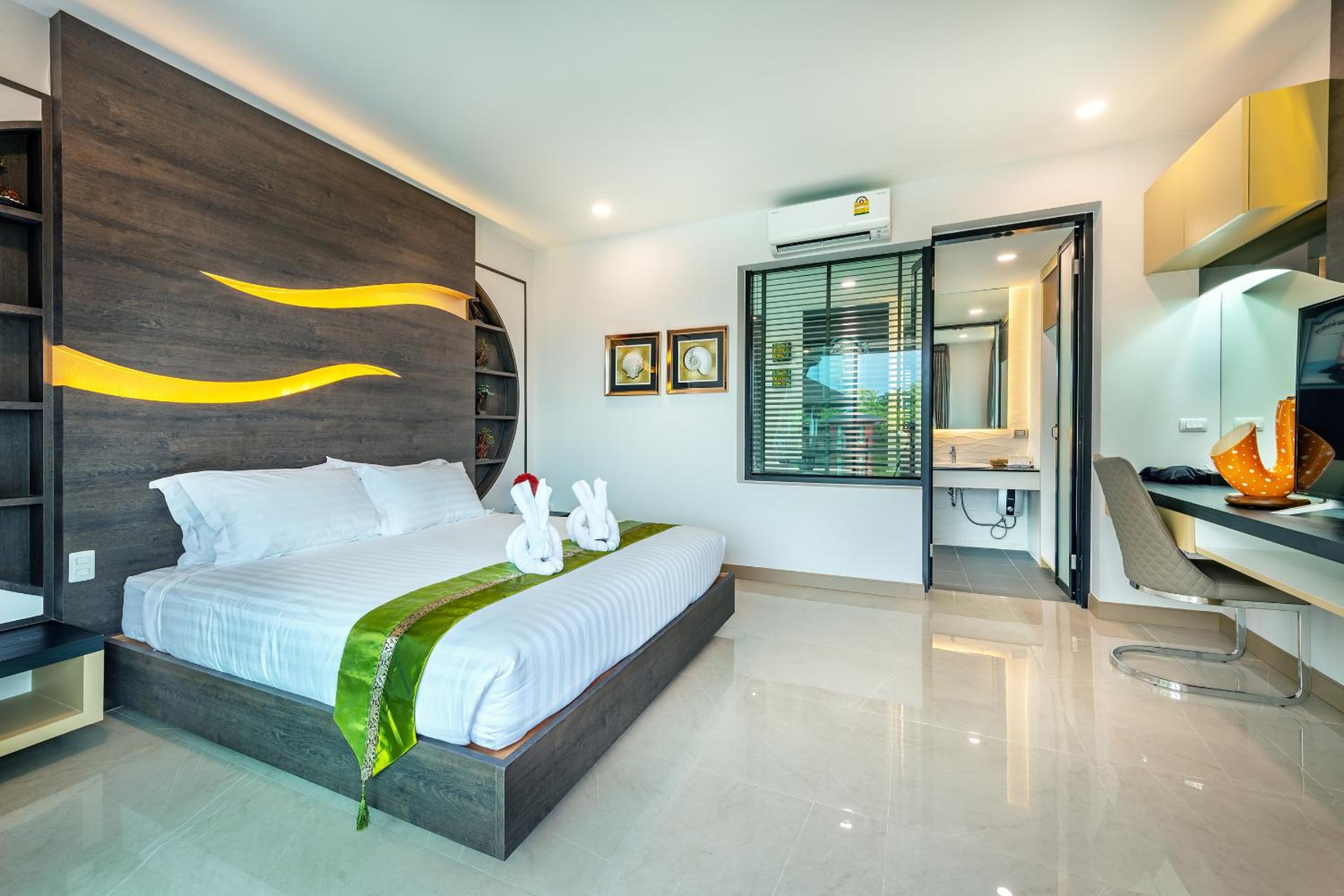Deluxe King Room photo 3