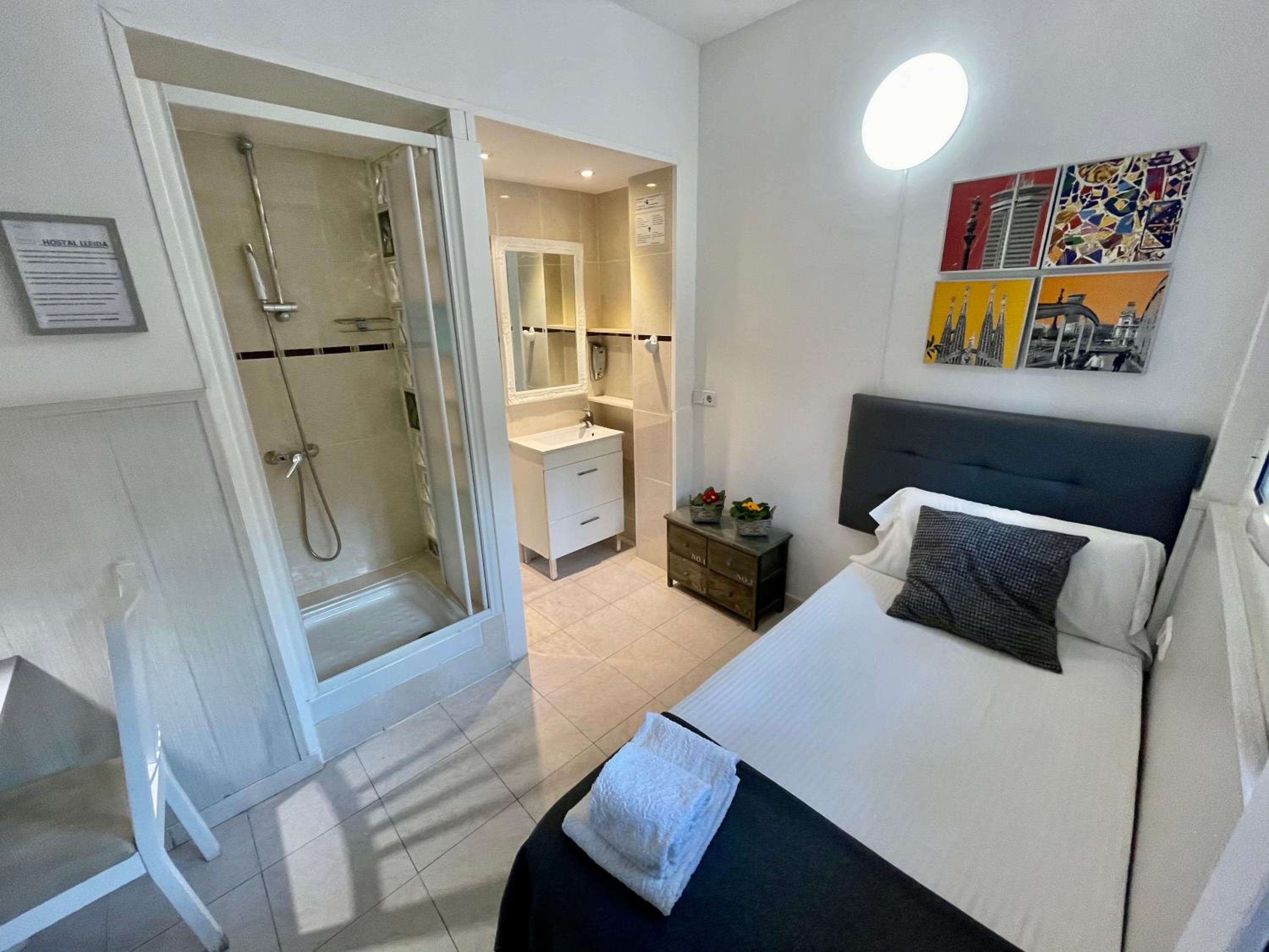 Habitación individual con baño externo privado