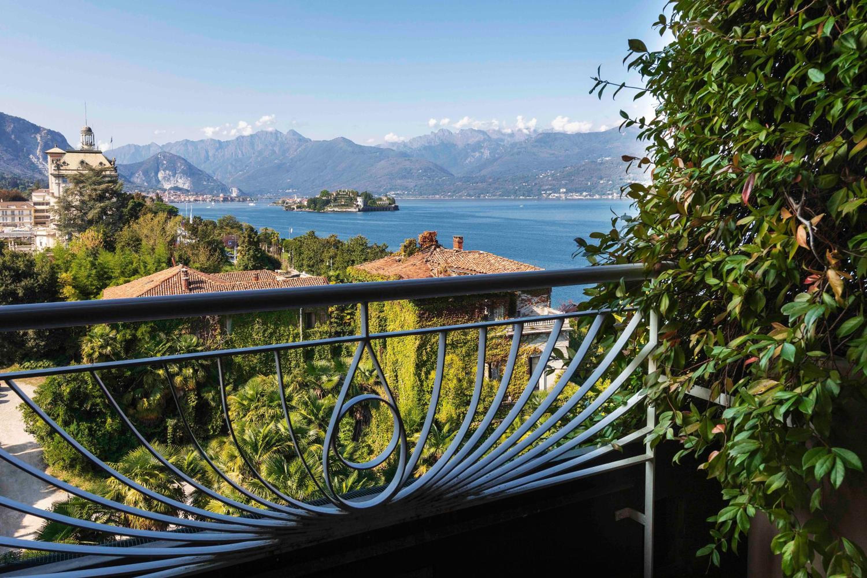 Junior Suite with Lake View - Photo 8