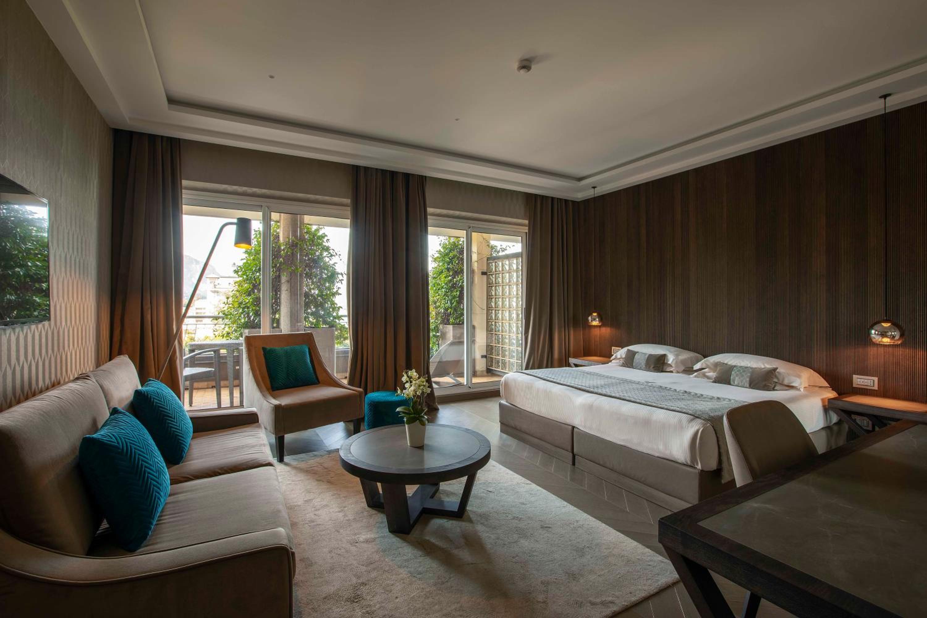 Junior Suite with Lake View - Photo 2
