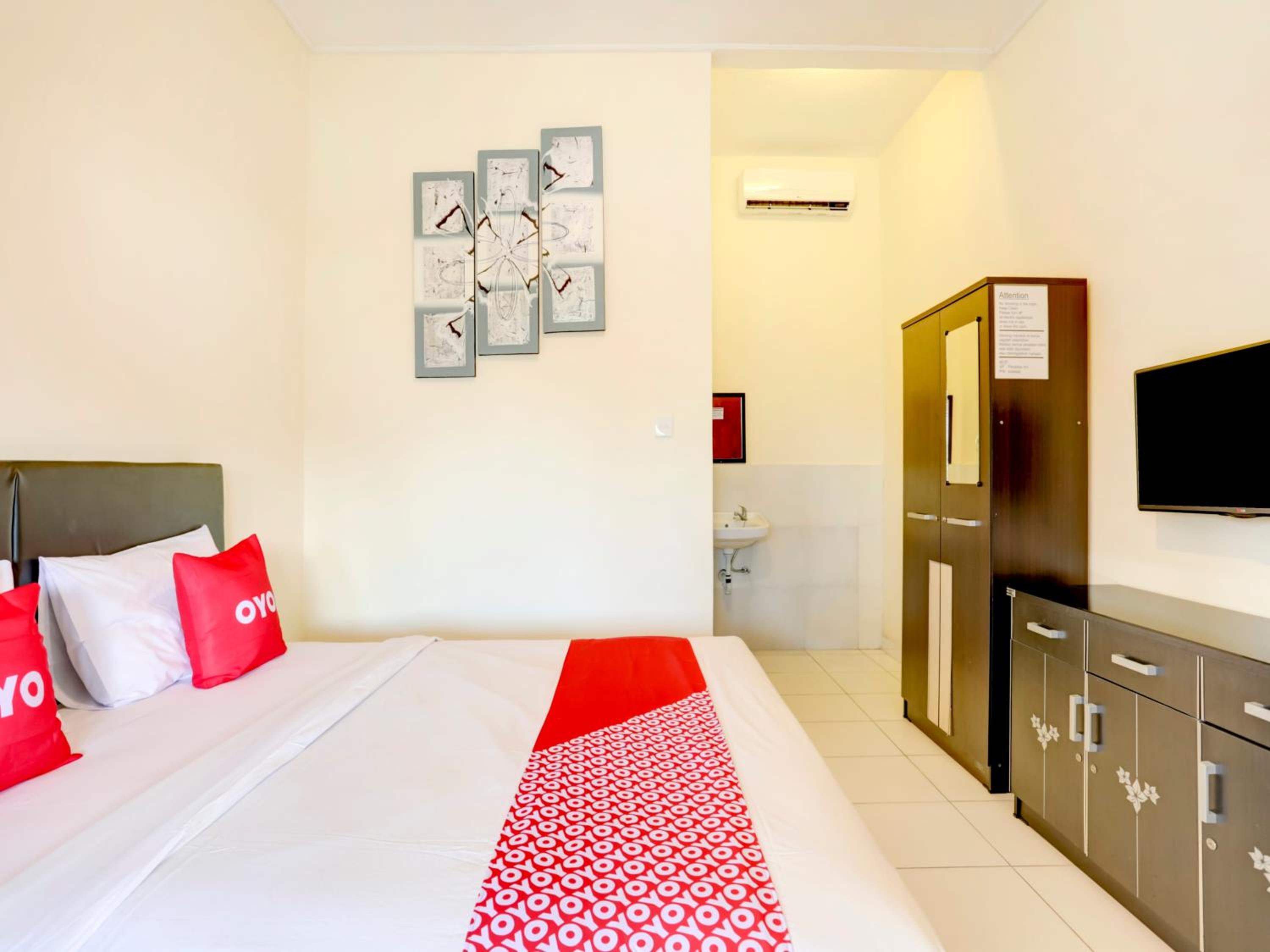 Standard Double Room - Photo 11