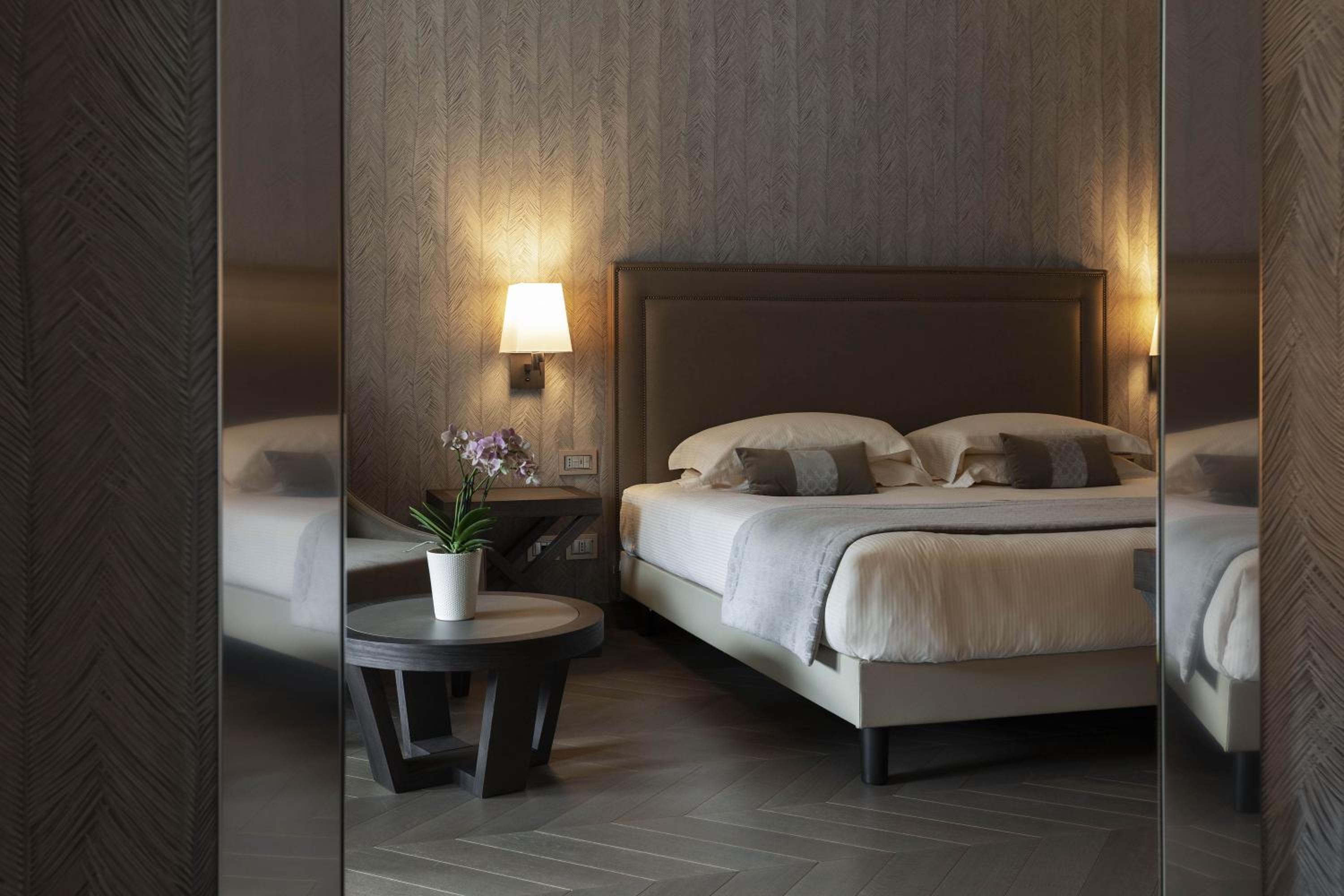 Classic Double or Twin Room - Photo 6
