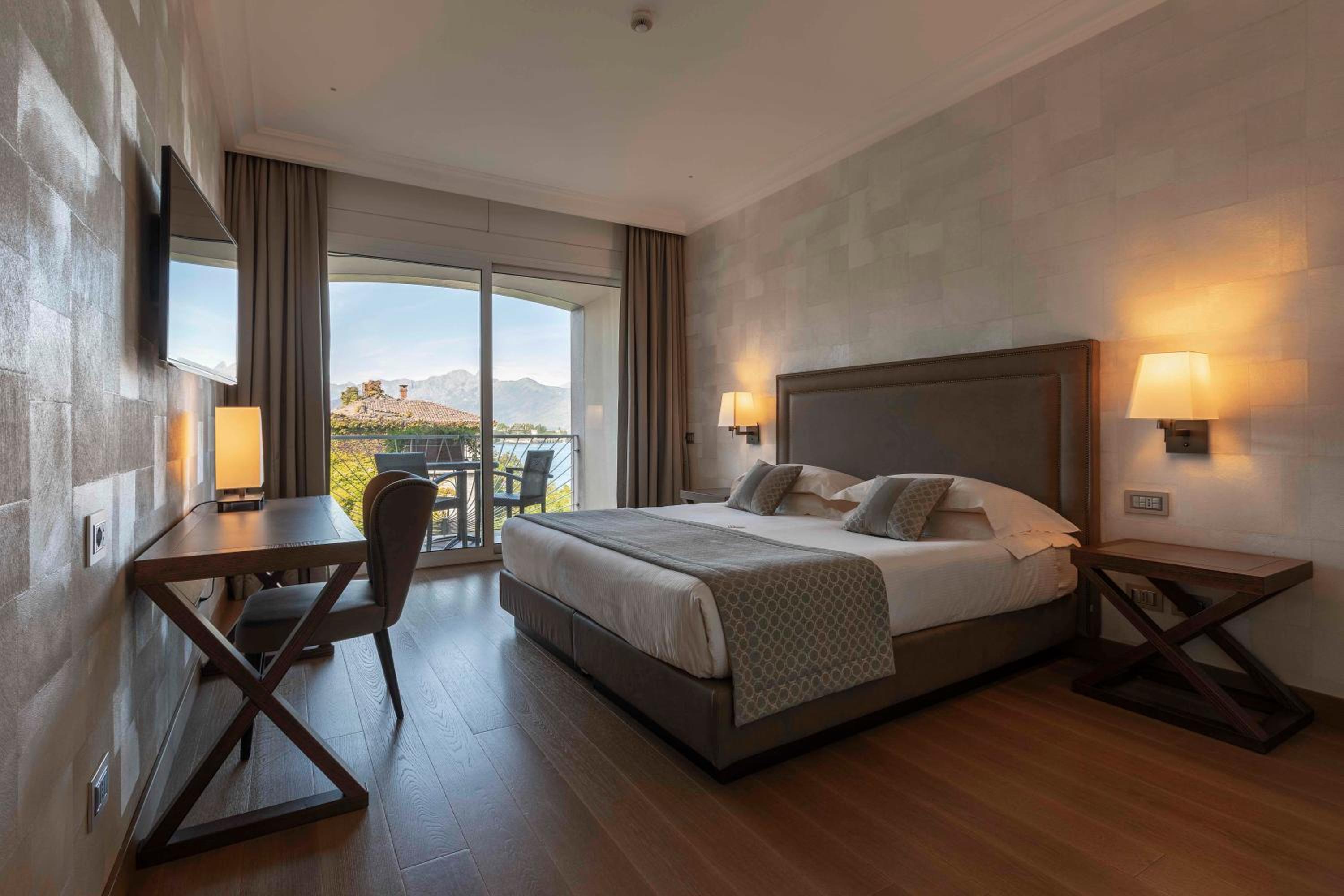 Superior Double or Twin Room with Partial Lake View - Photo 4