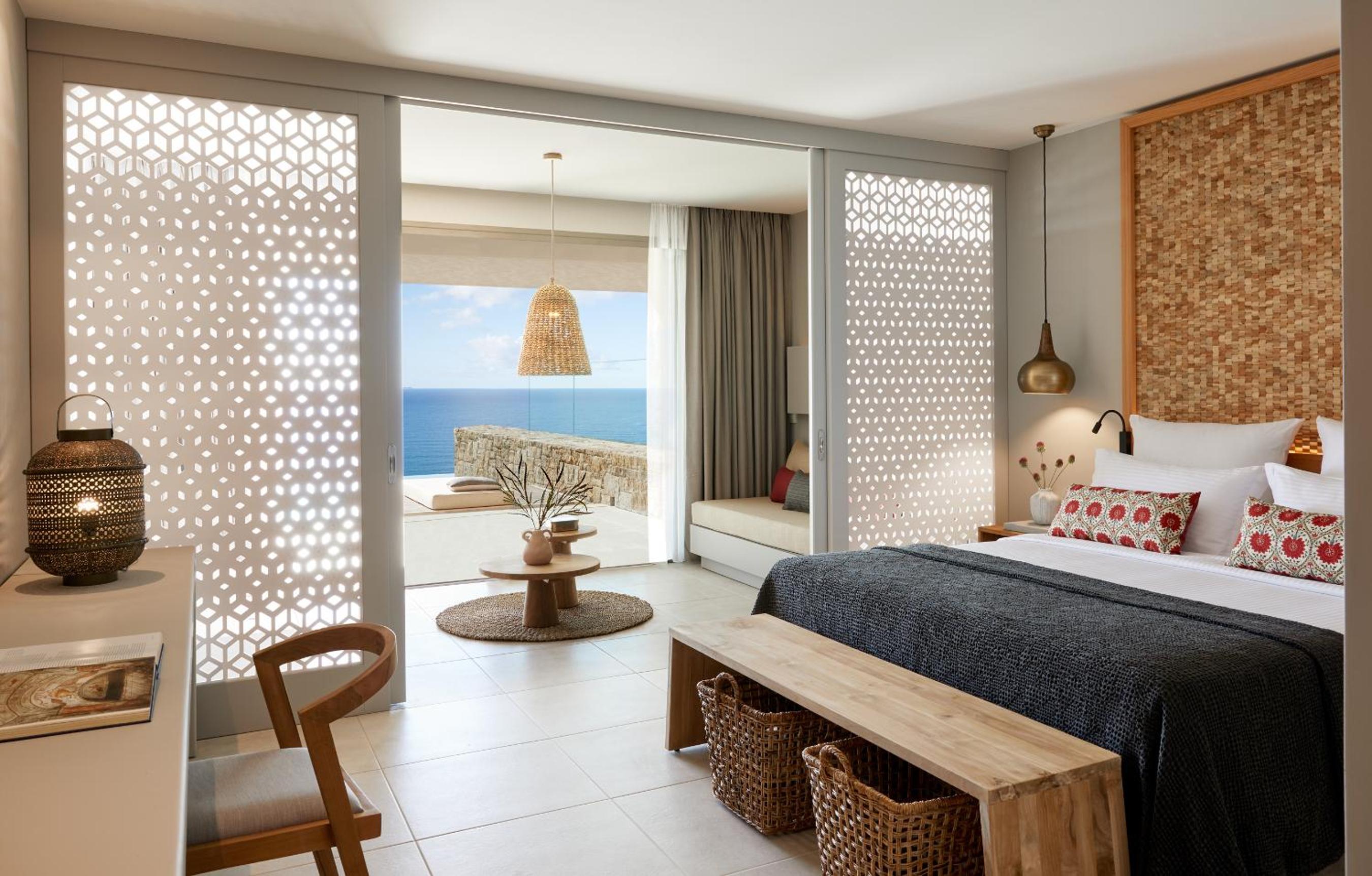 Family Room Swim Up Sea View (2 Adults & 2 Children)